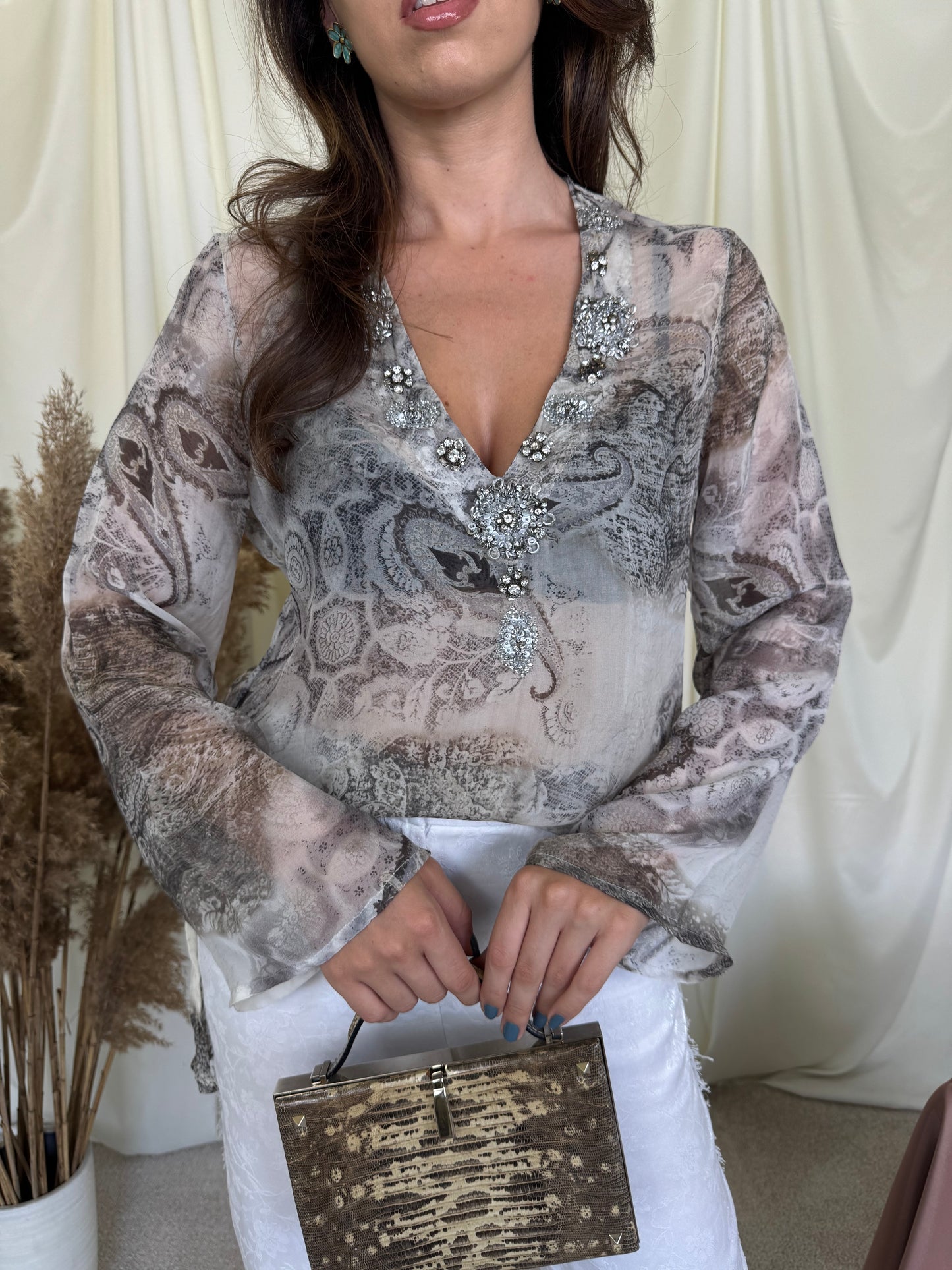 Cămașă vintage cu print din 100% mătase naturală cu aplicații pe decolteu ( mărimea S-M)