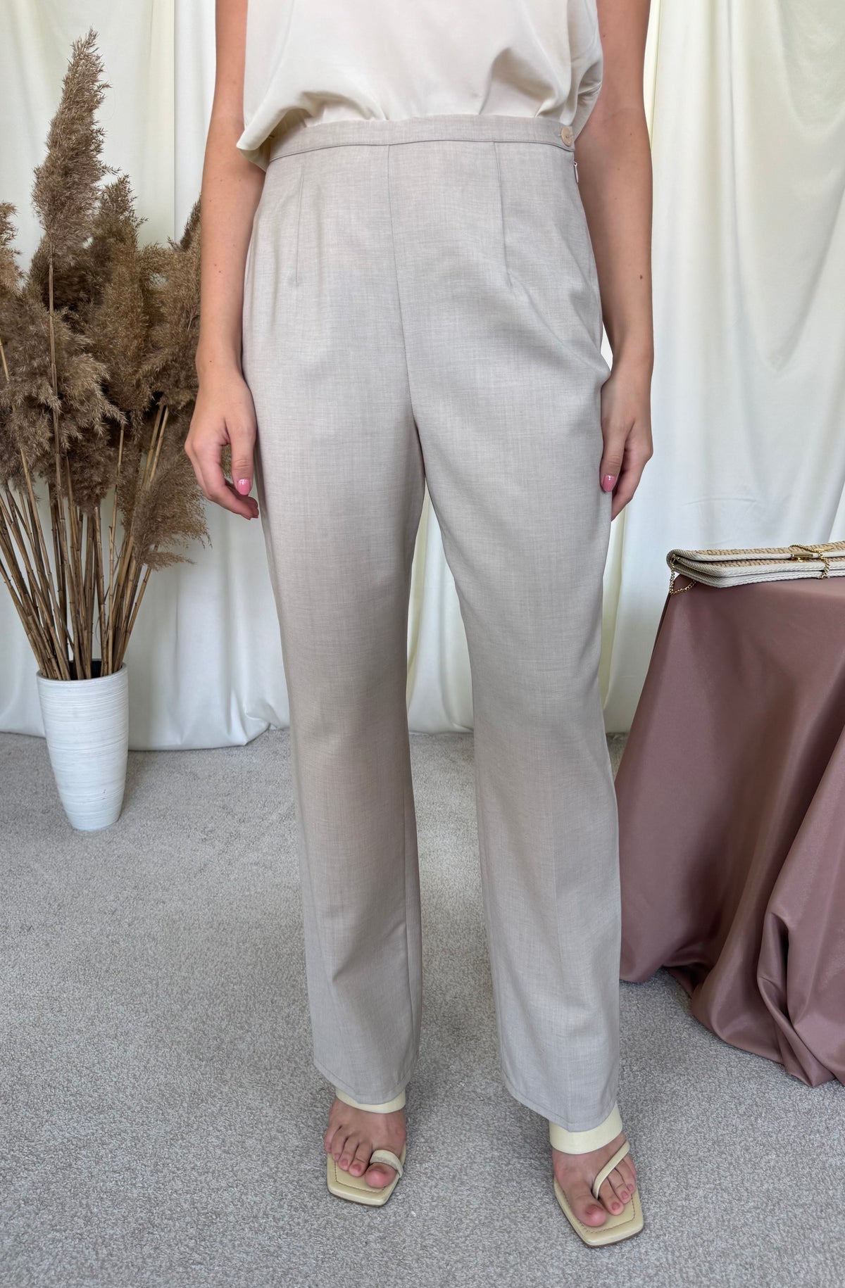 Pantalon vintage din 100% Lână subțire cu talie înaltă ( mărimea M)