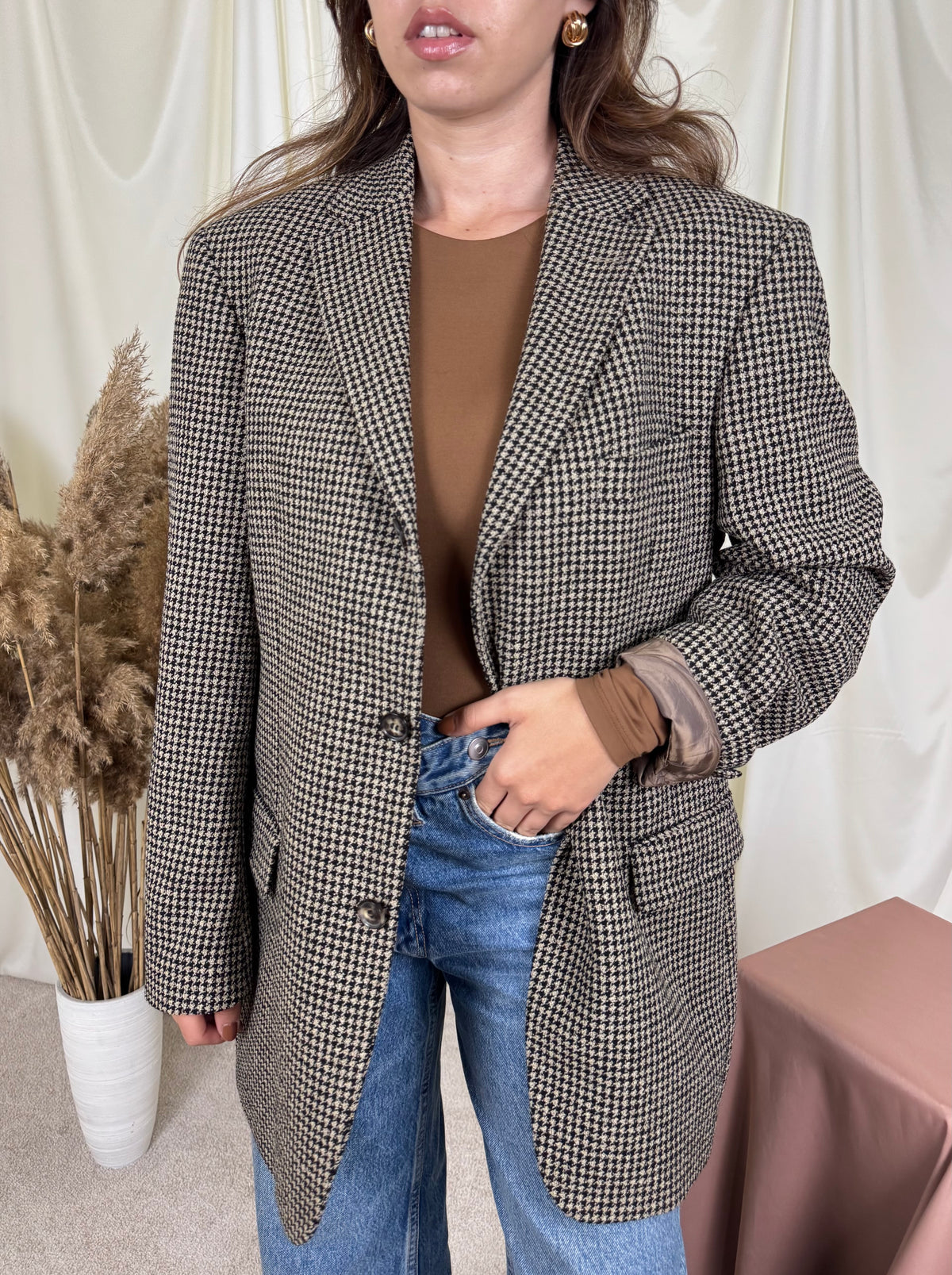 Back! Sacou premium HUGO BOSS în croi bărbătesc din lana tip tweed de lana ( mărimea L)