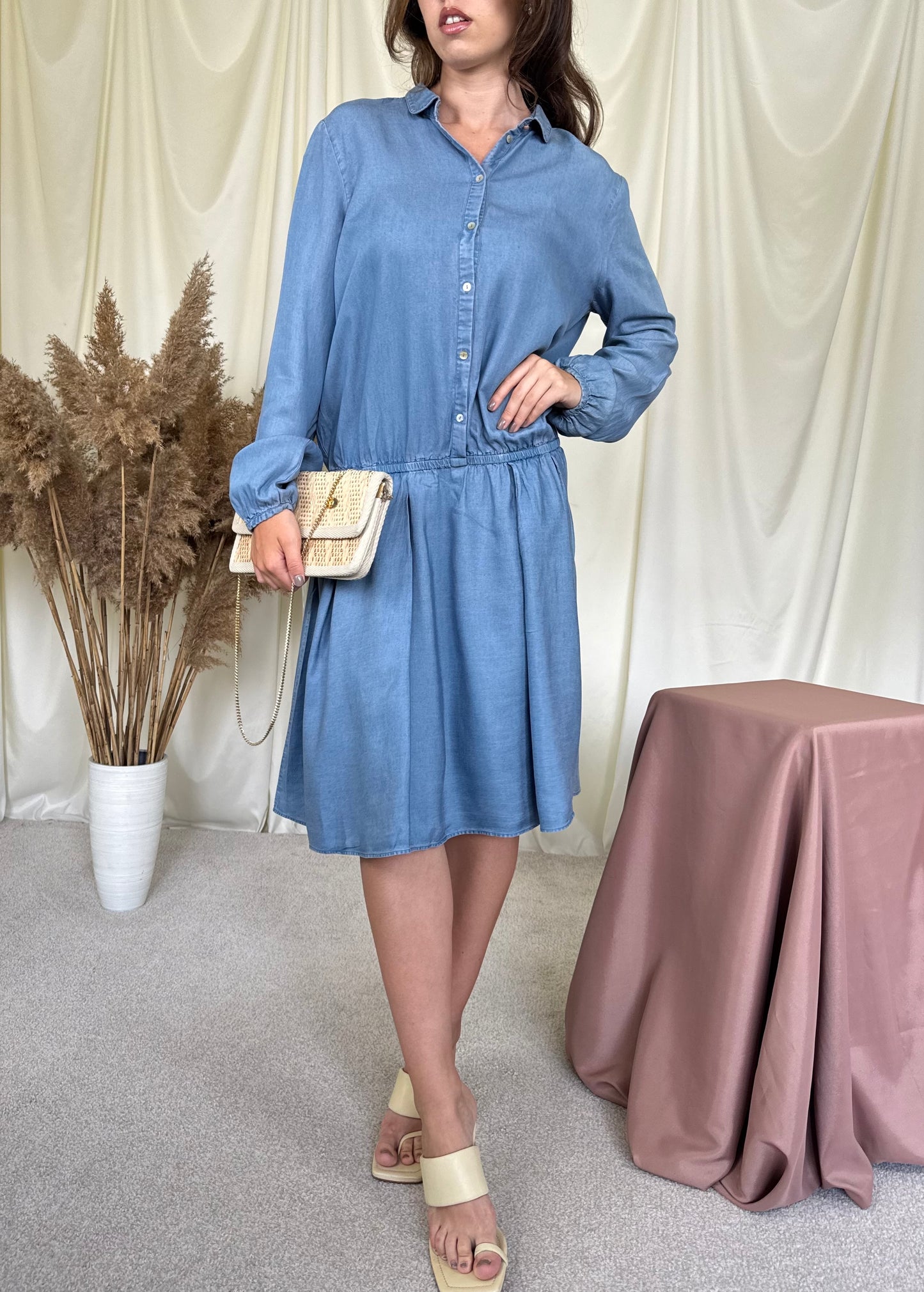 Rochie nouă HUGO BOSS din denim cu talie elastică 
(Mărimea L/XL)
