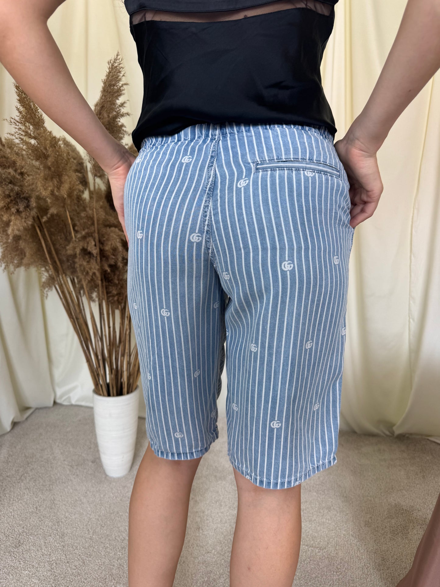 Pantaloni GUCCI din denim subțire de bumbac cu print ( mărimea XS)