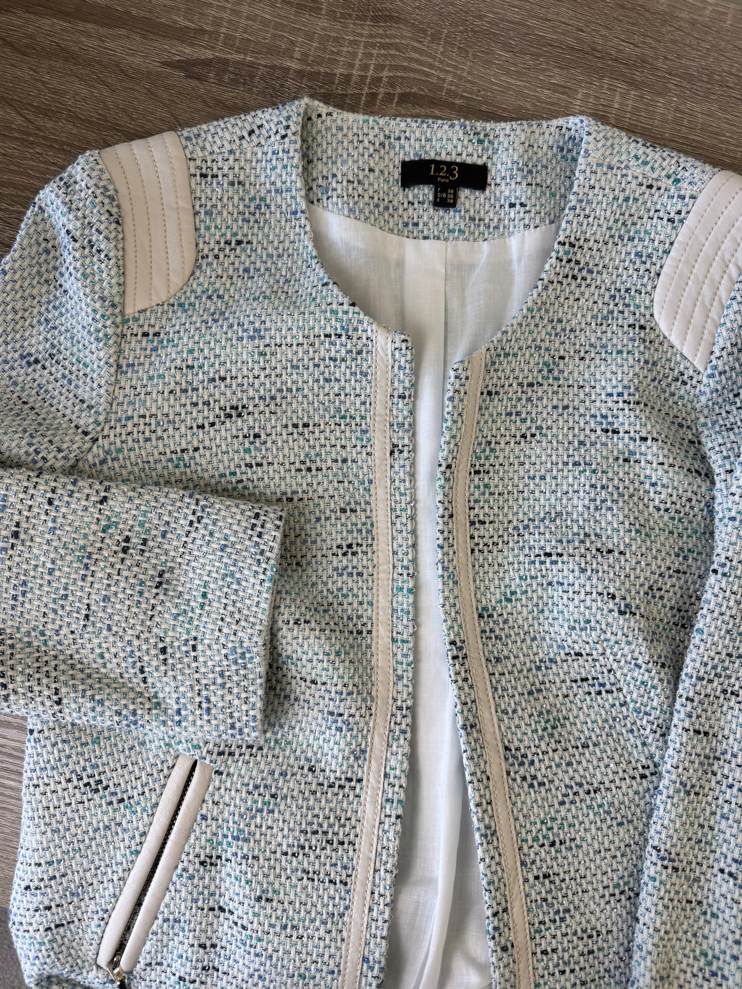 Jacheta din tweed tip boucle 
(Mărimea XS/S)