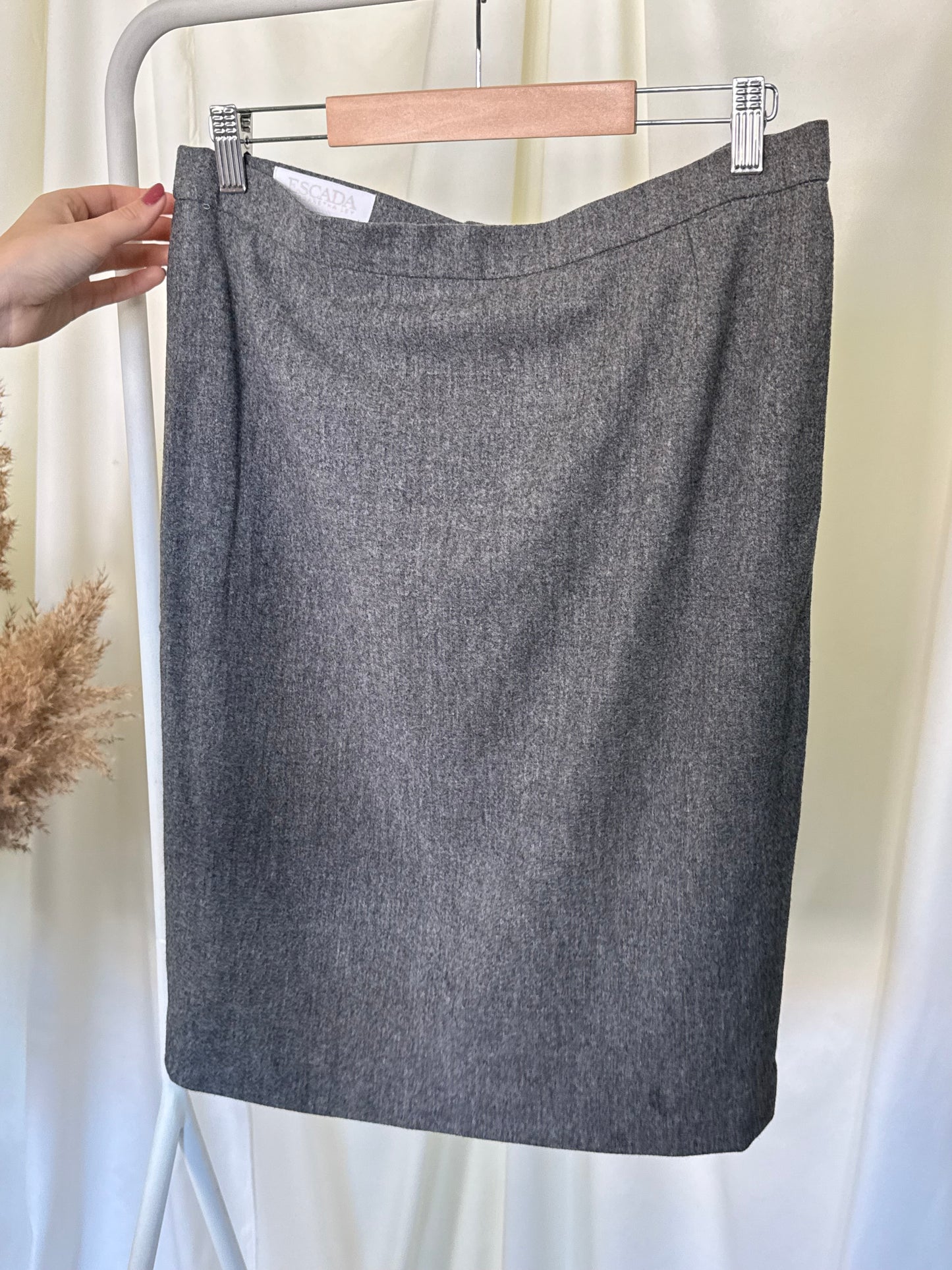 Fusta ESCADA office din lana extrem de fină 
(Mărimea L)