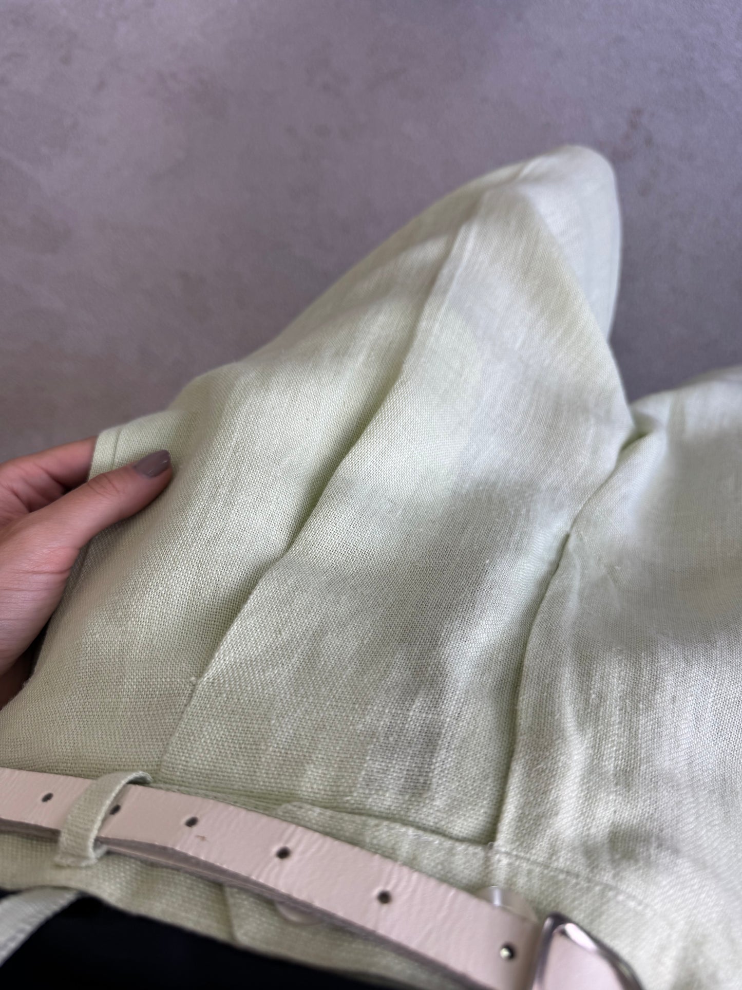 Pantaloni vintage cu talie super înaltă din 70% in, curea din piele naturala inclusa 
(Mărimea L)