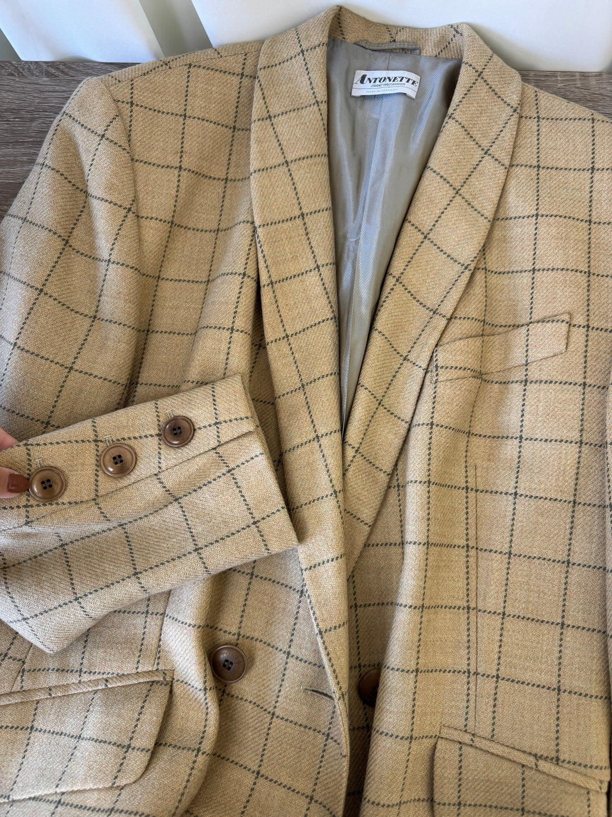 Sacou vintage superb din 100% lana merino, nasturi inscripționați ( mărimea L)