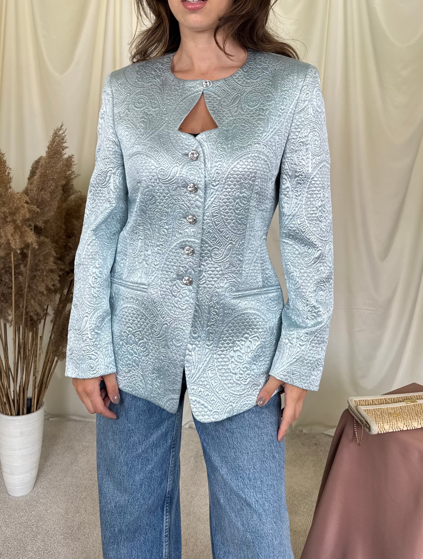 Sacou vintage ESCADA rarisim cu nasturi tip bijuterie din lana și mătase 
(Mărimea M)