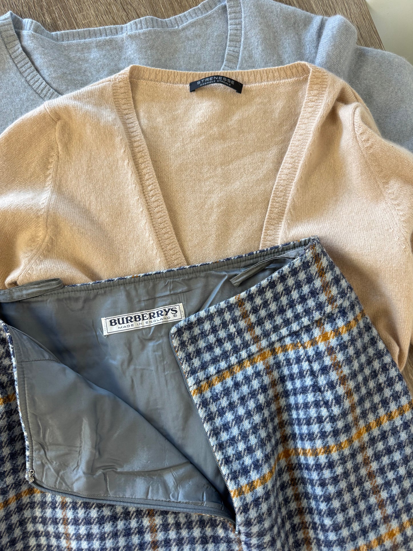 FUSTA BURBERRY 100% lână( mărimea S)