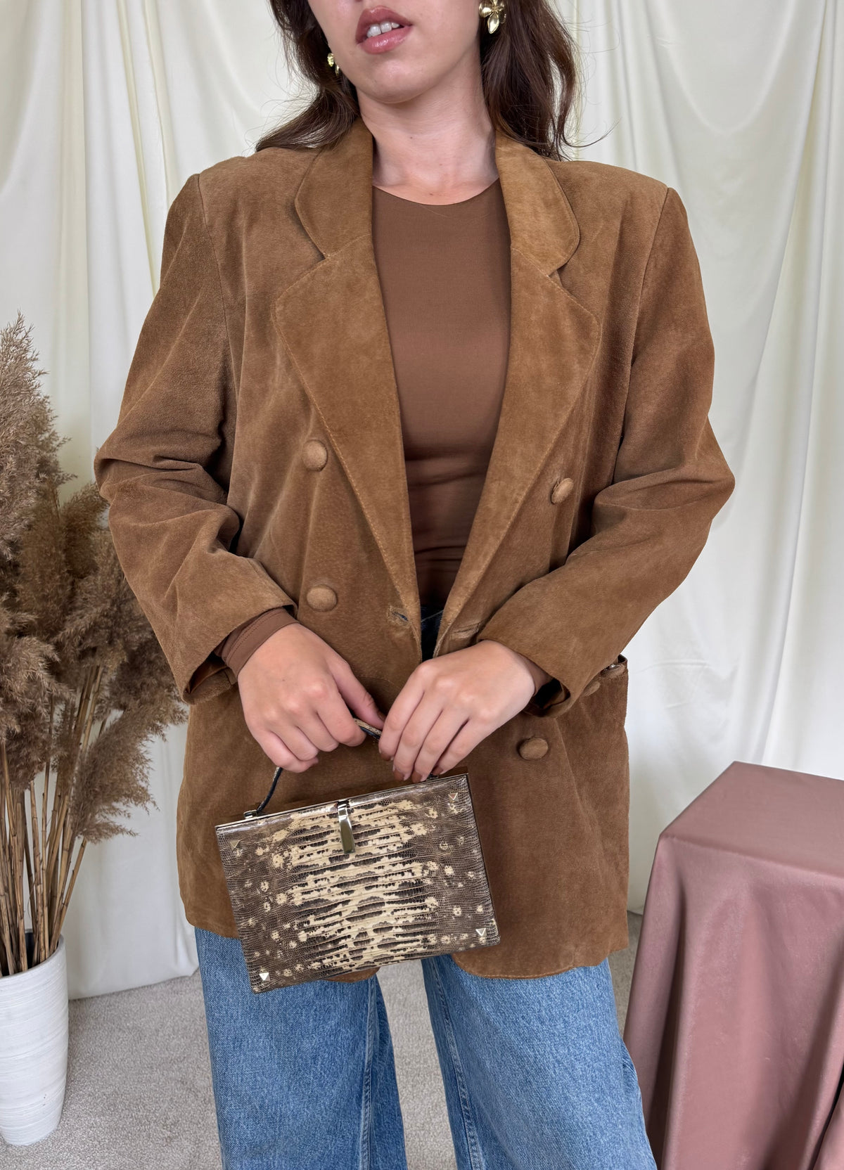 Jacheta vintage tip sacou din 100% piele naturală întoarsă la rând dublu de nasturi ( mărimea M)