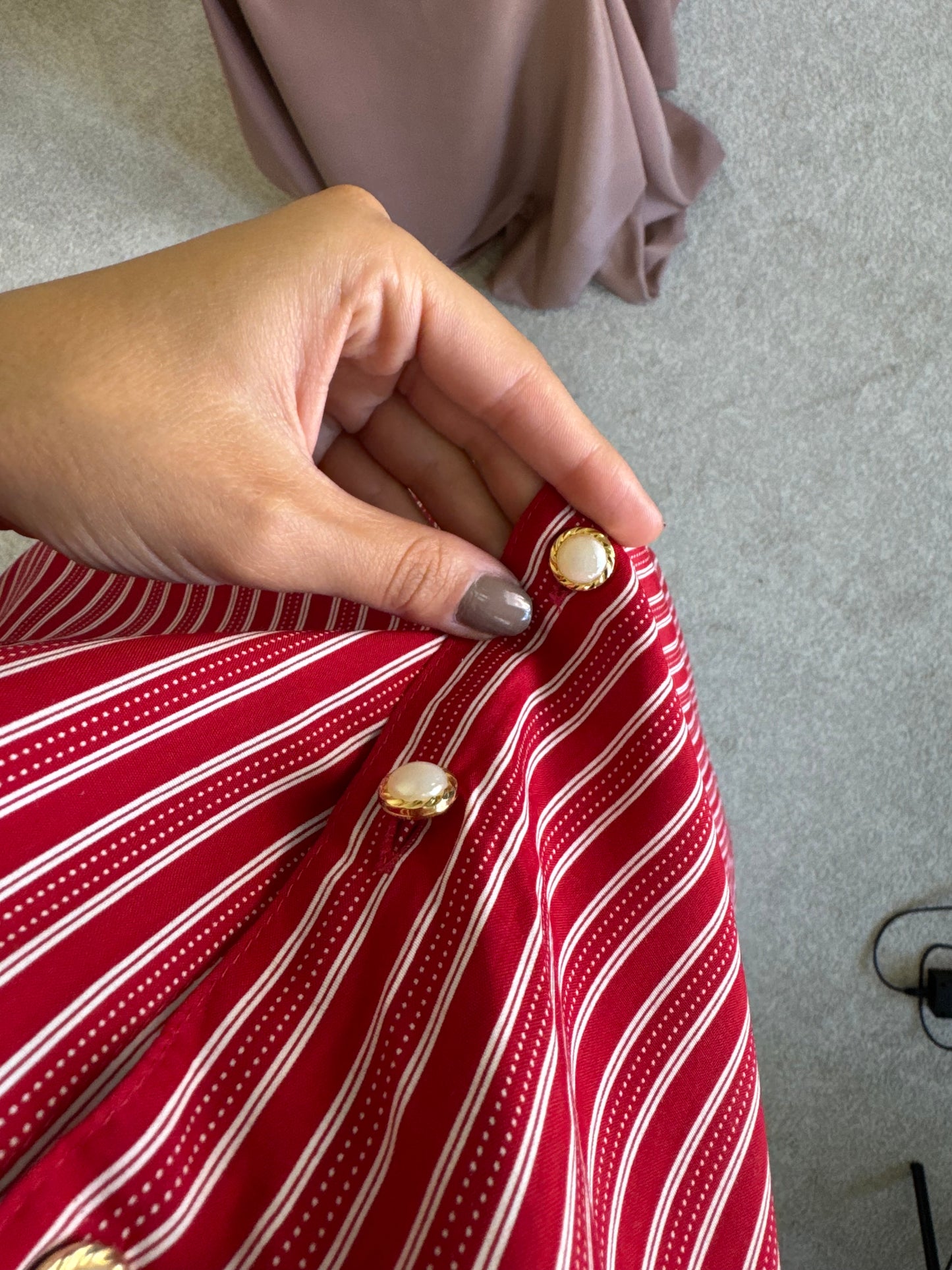 Cămașă vintage din 100% vascoza cu nasturi tip bijuterie 
(Mărimea L/XL)