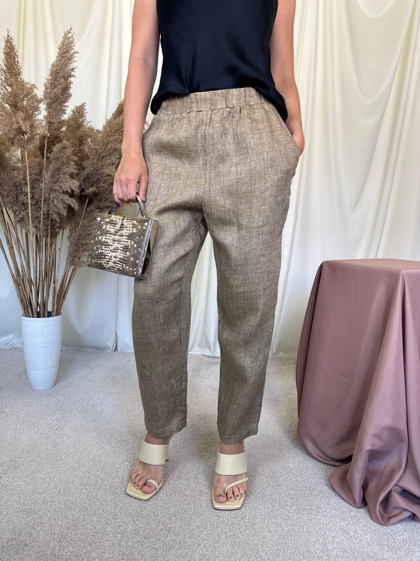 Pantalon din 100% in cu talie elastică 
(Mărimea S/M)