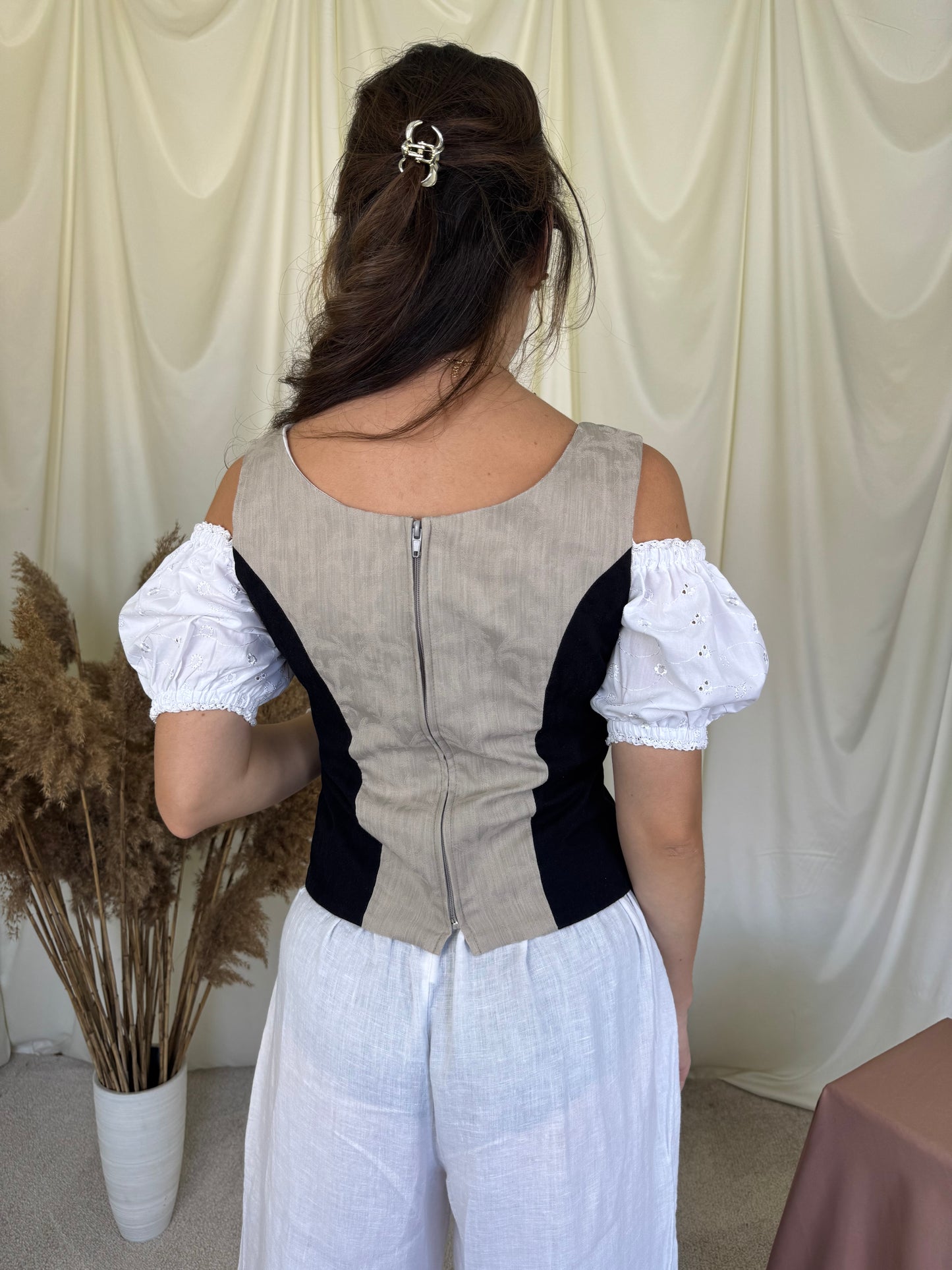 Back! Top negru vintage cu print floral din in și mâneci din bumbac, detalii metalice ( mărimea S/M)
