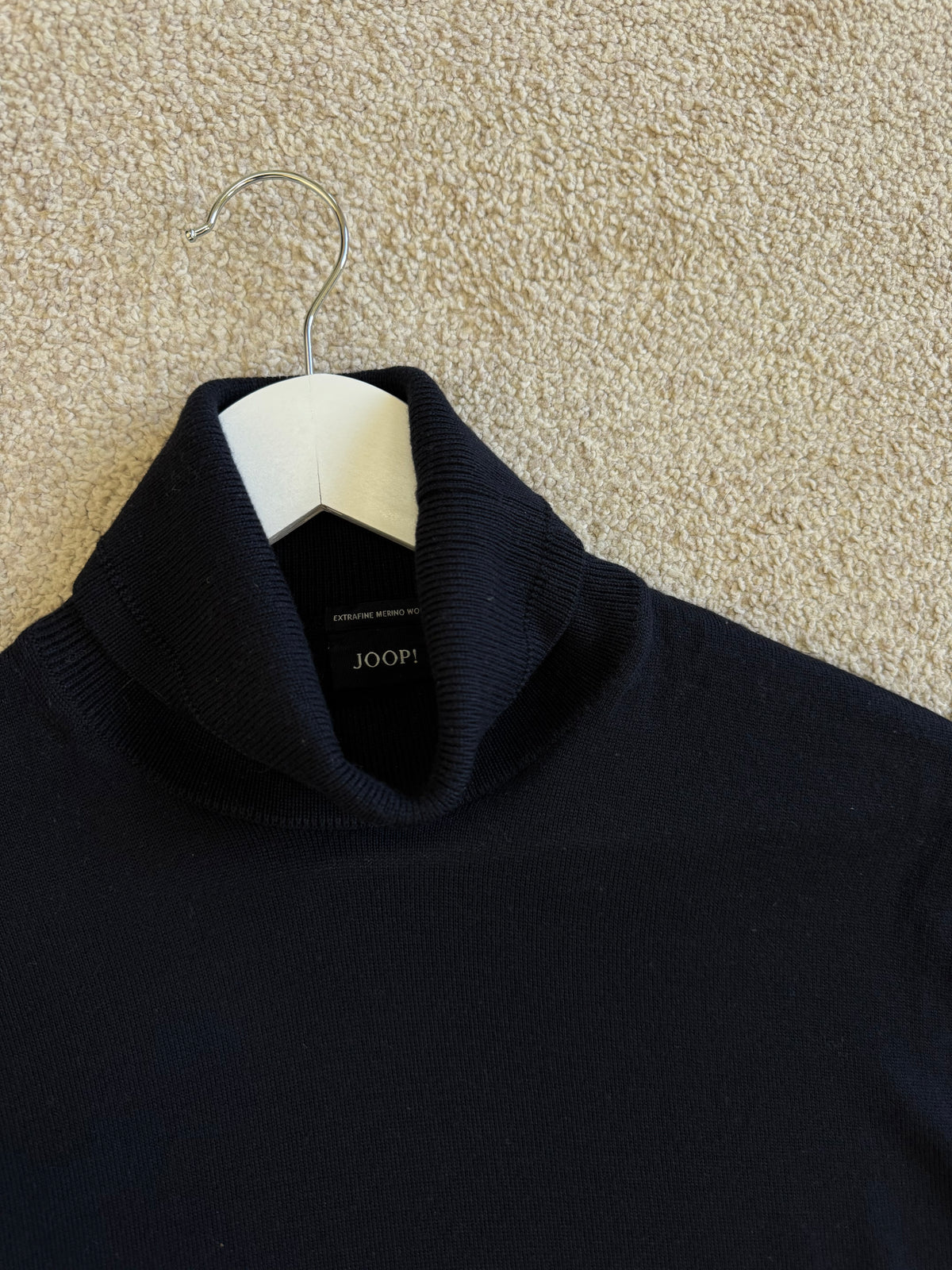 Pulover pe gât JOOP din 100% lana fina, bleo închis ( mărimea L- XL)