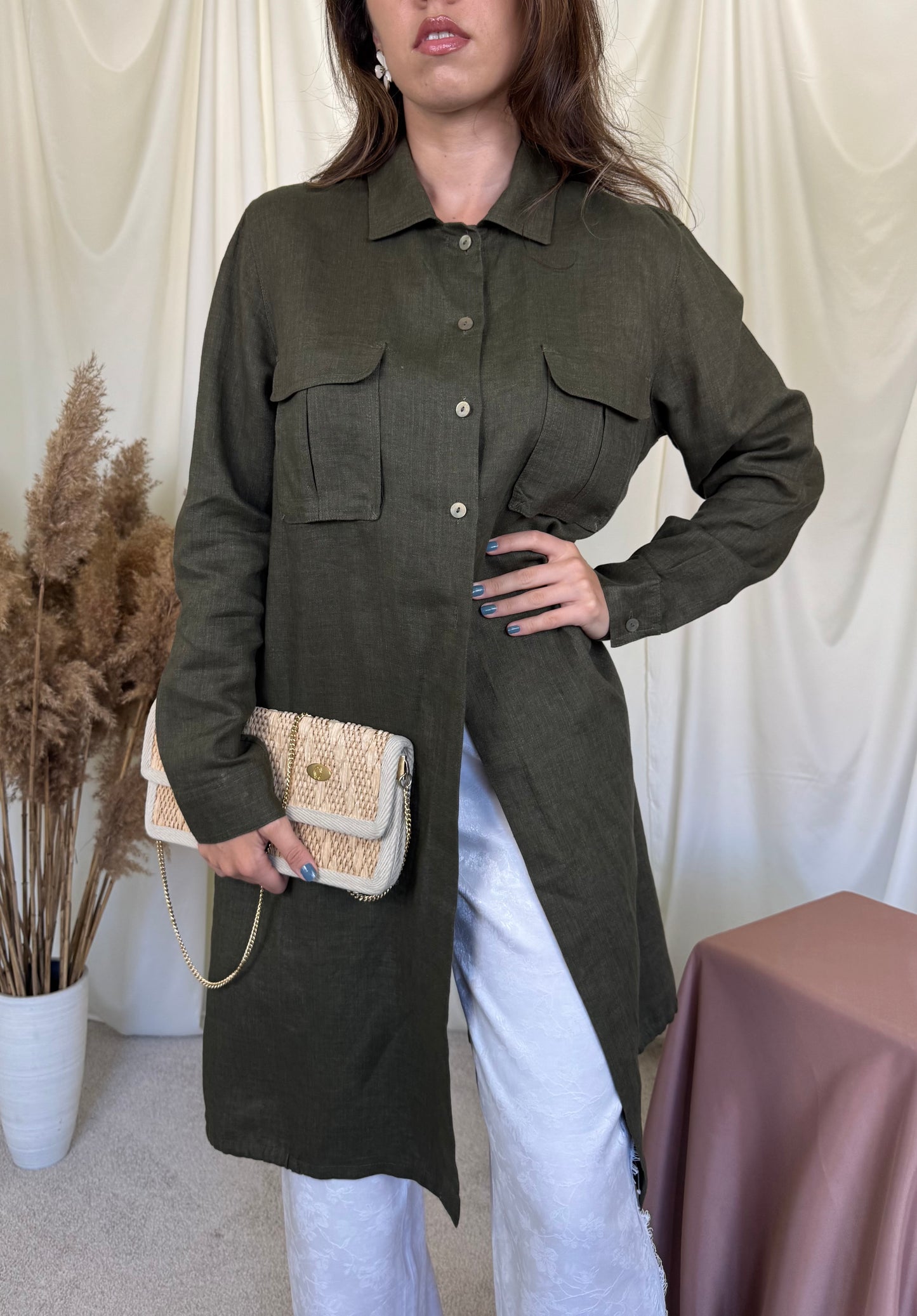 Tunica verde army din 100% in cu șlițuri laterale, produs nou( mărimea L- L/XL)