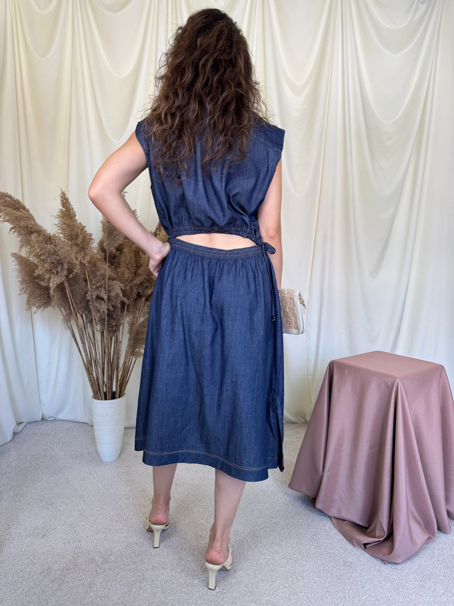 Rochie DKNY din denim de bumbac cu spate decupat, talie ajustabilă ( mărimea L/XL)