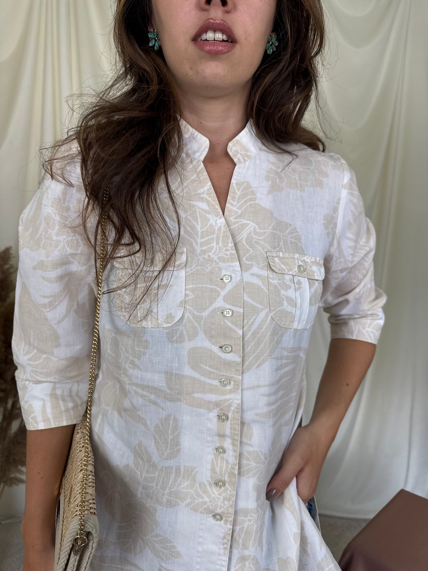 Cămașă superbă din 100% in cu print floral 
(Mărimea S/M)