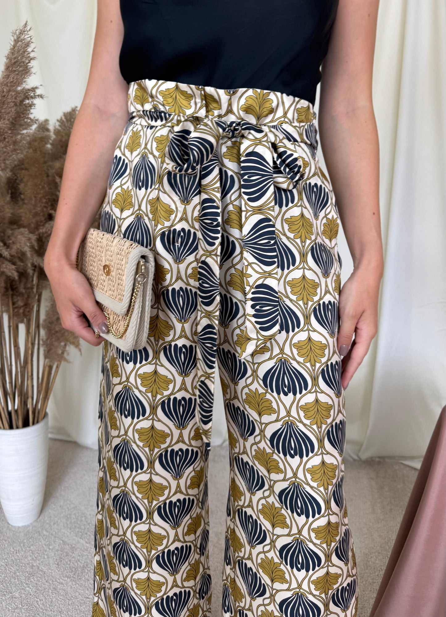 Pantaloni NOI Max Mara din 100% mătase naturală cu print și cordon pentru ajustare( mărimea M)