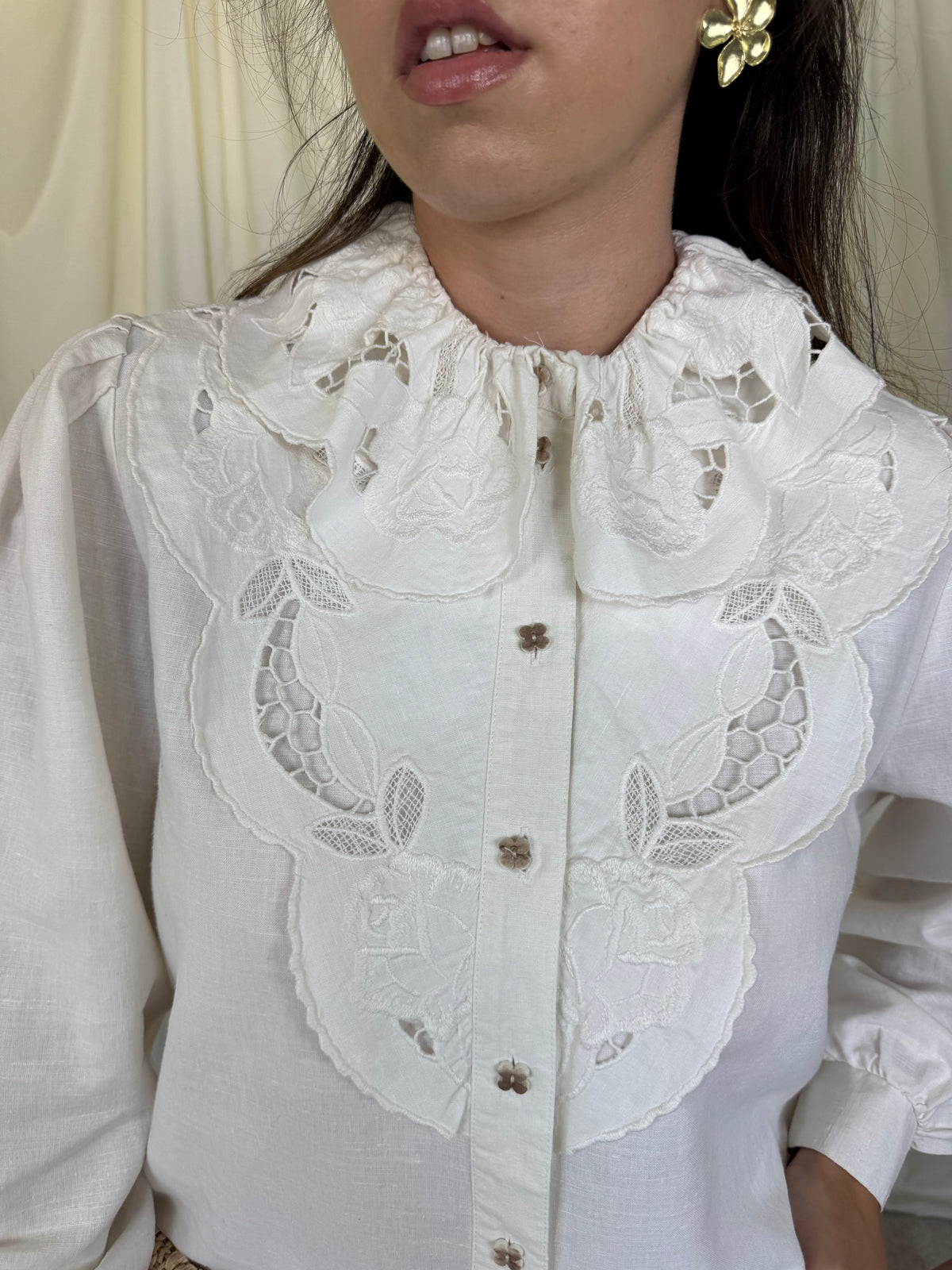 Cămașa vintage deosebită din 100% bumbac cu o lucrătură superbă ( mărimea M)