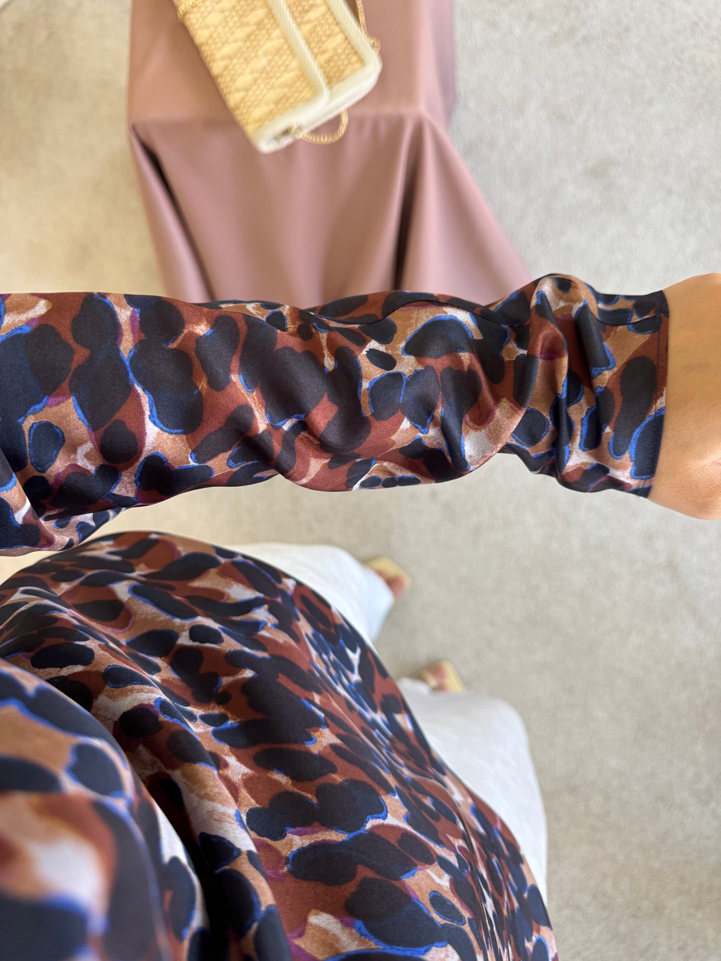 Camasa/ bluză din 100% matase naturala cu print Hugo Boss ( mărimea S/M)