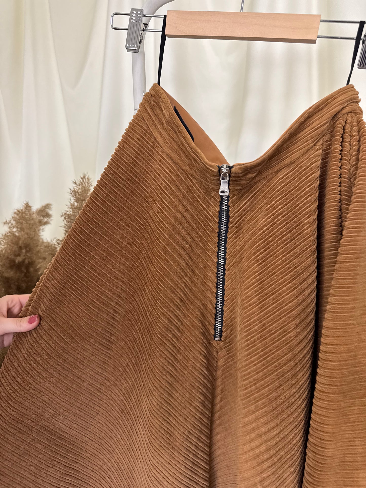 Fusta premium Dolce Gabbana (mărimea S)
Bumbac și betelie din piele naturală extrem de fină- iepure