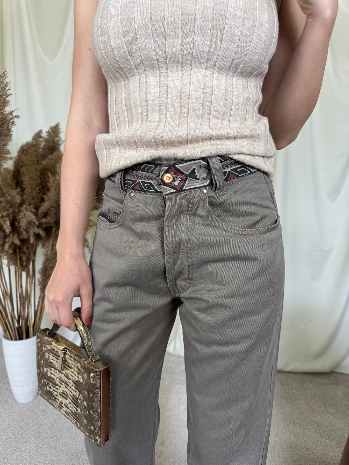 Blugi vintage Diesel din bumbac cu talie înaltă 
(Mărimea S/M)