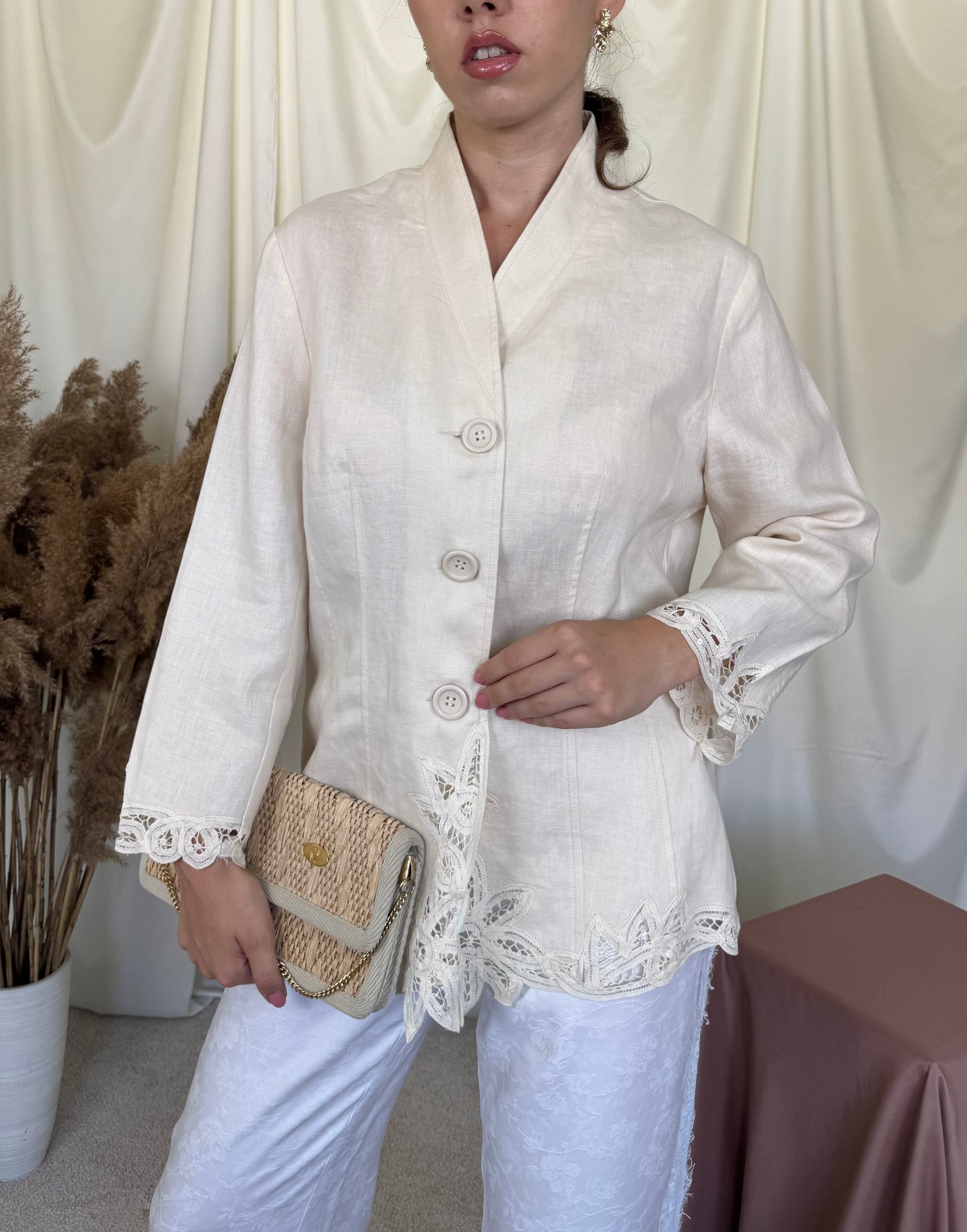 Sacou de vară din 100% in cu broderie superbă ( mărimea L)