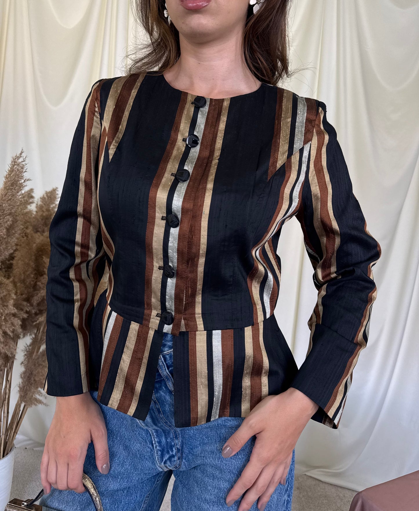 Bluză vintage din 100% mătase naturală, croi asimetric și talie cambrata 
(Mărimea S)