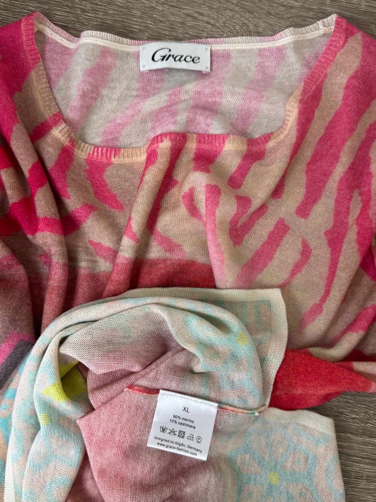 Bluză superbă GRACE cu print din merino extra fin și cașmir ( mărimea L/XL)