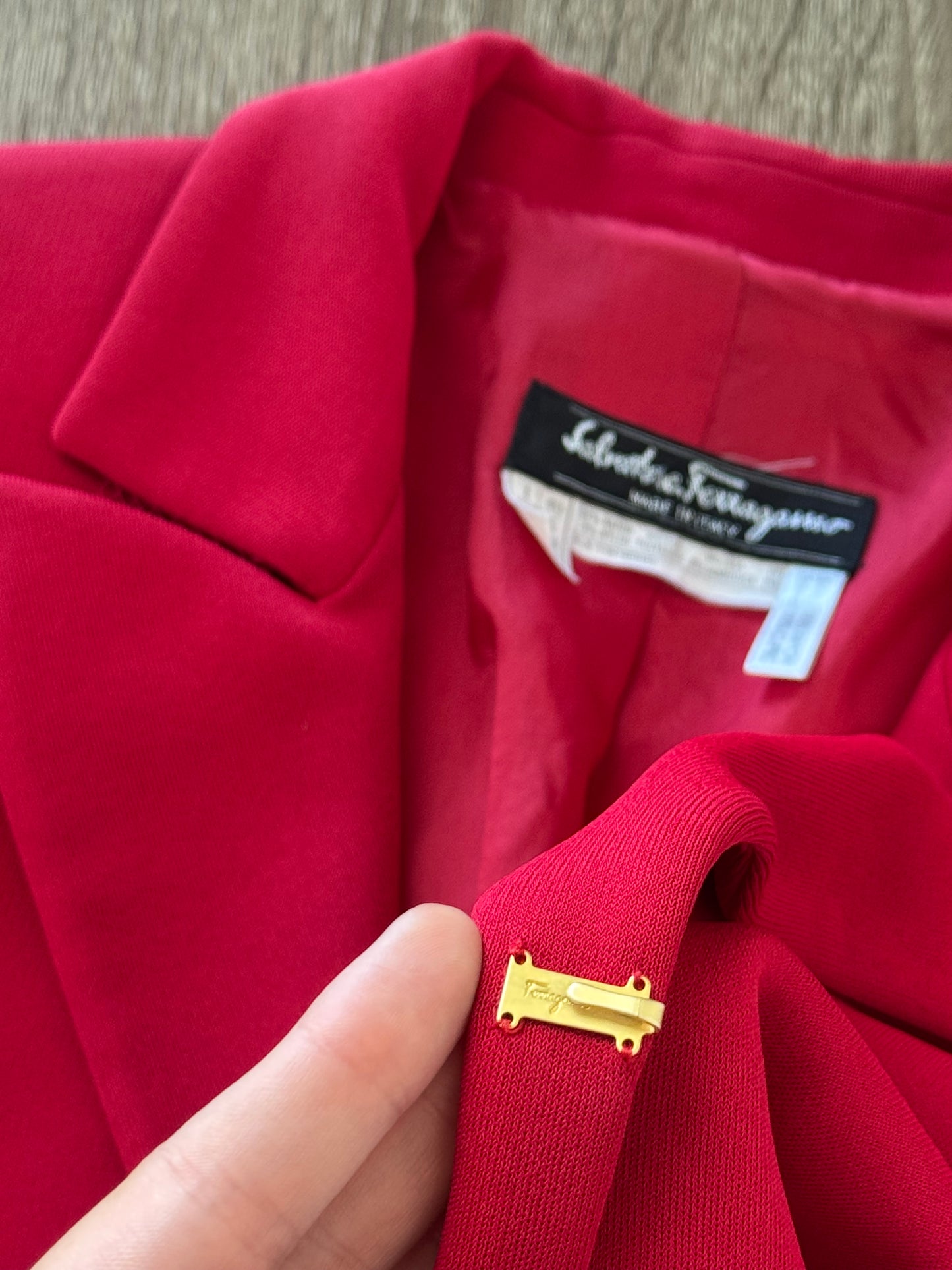 Sacou luxury SALVATORE FERRAGAMO într-un croi atemporal și croială elegantă. 
(Mărimea S)