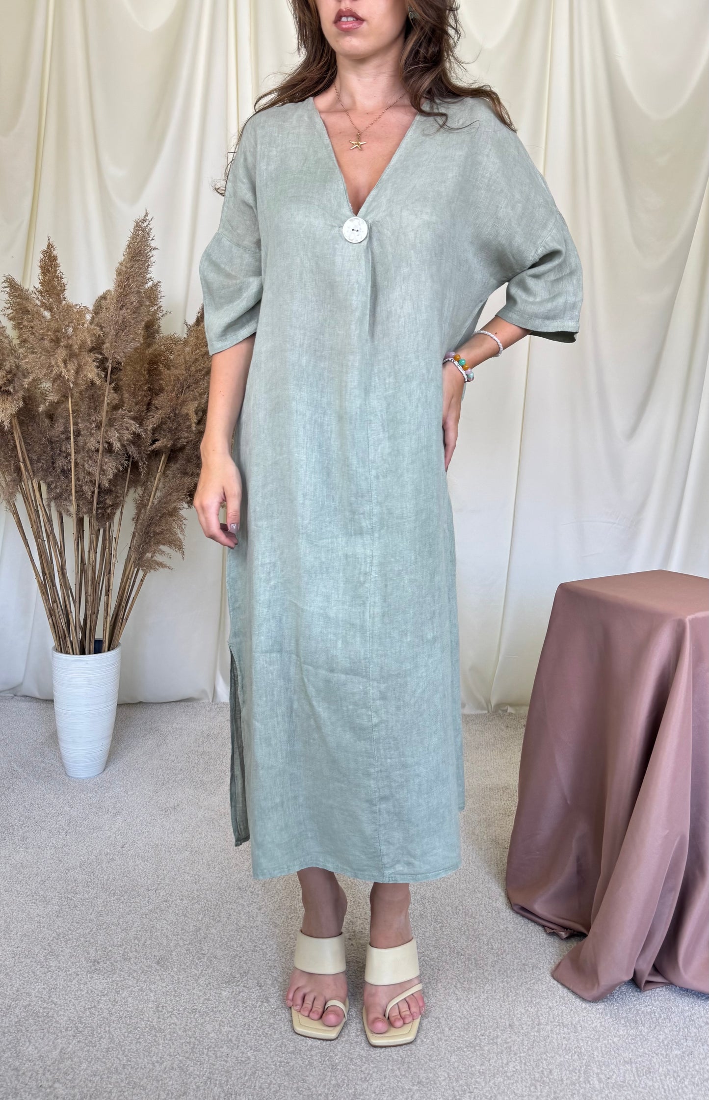 Rochie din in verde cu nasture perla în croi amplu și fluid ( mărimea S-XL)