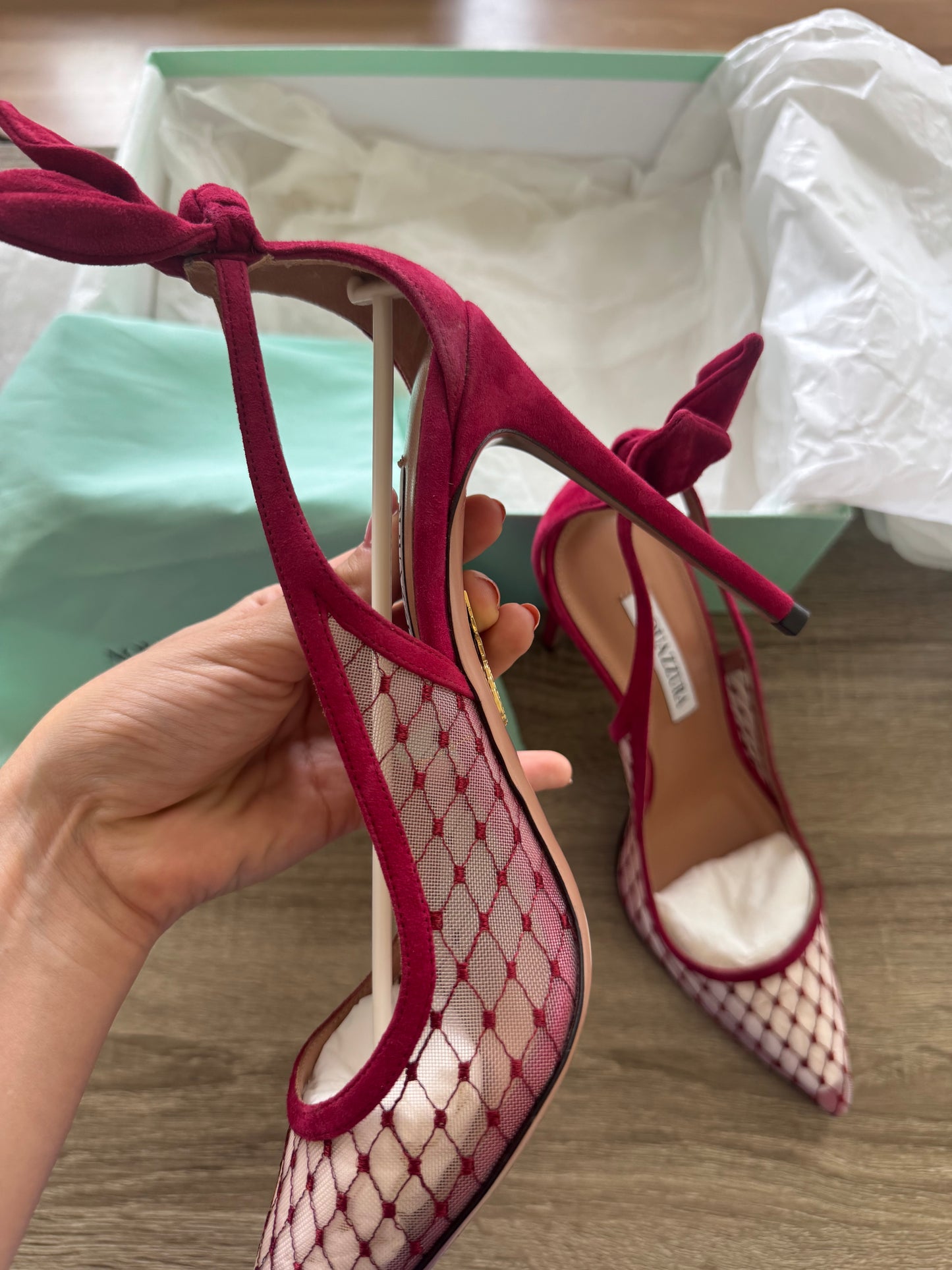 Pantofii Bow Tie Aquazzura spectaculoși din piele naturală, în condiție nouă ( mărimea 40,5) 
Spectaculoși, lucrați impecabil.