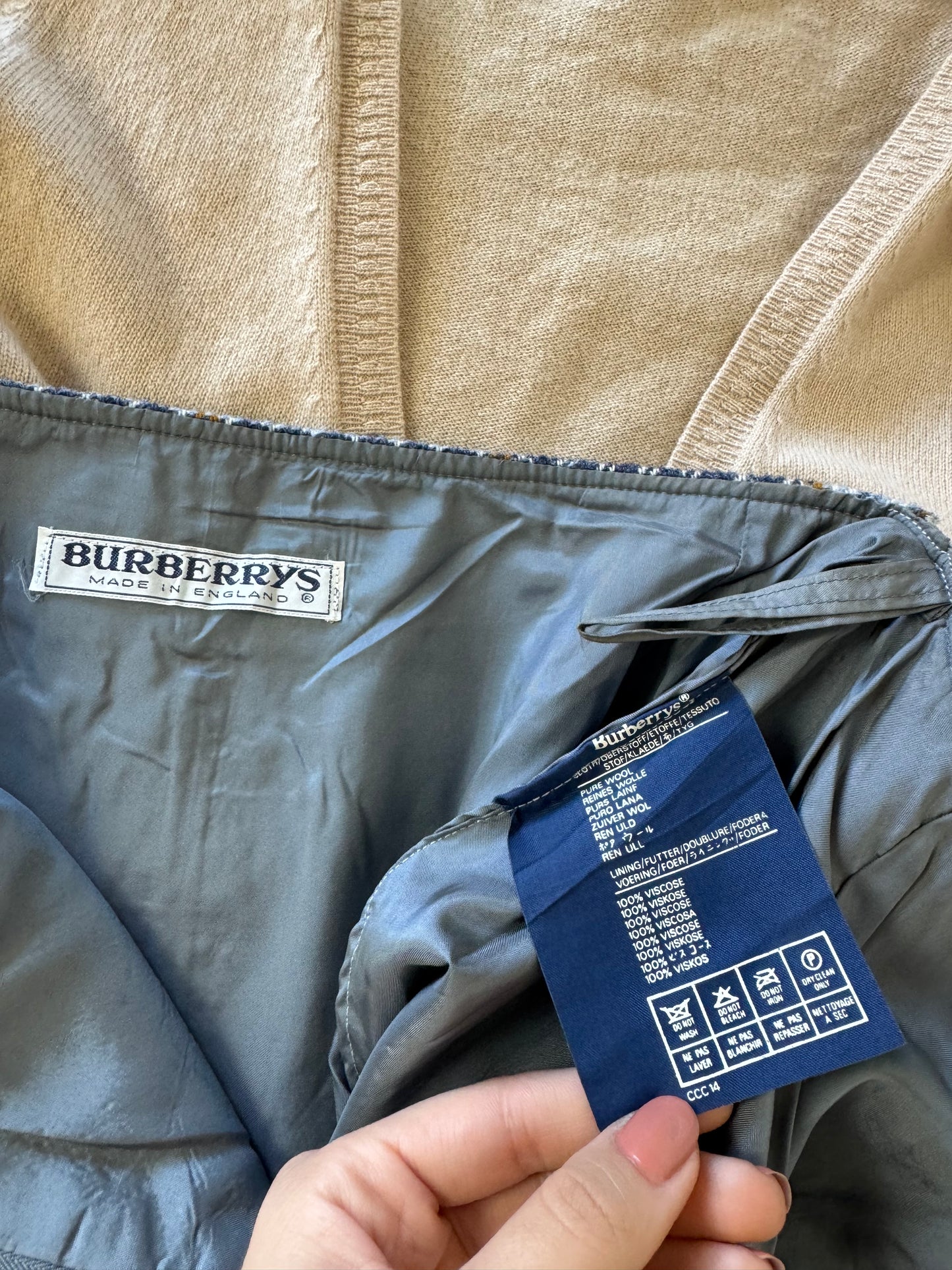 FUSTA BURBERRY 100% lână( mărimea S)