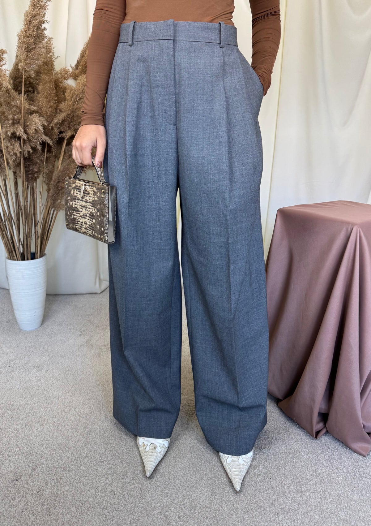 Pantalon COS super cool wide leg din stofă de lână  ( mărimea M)