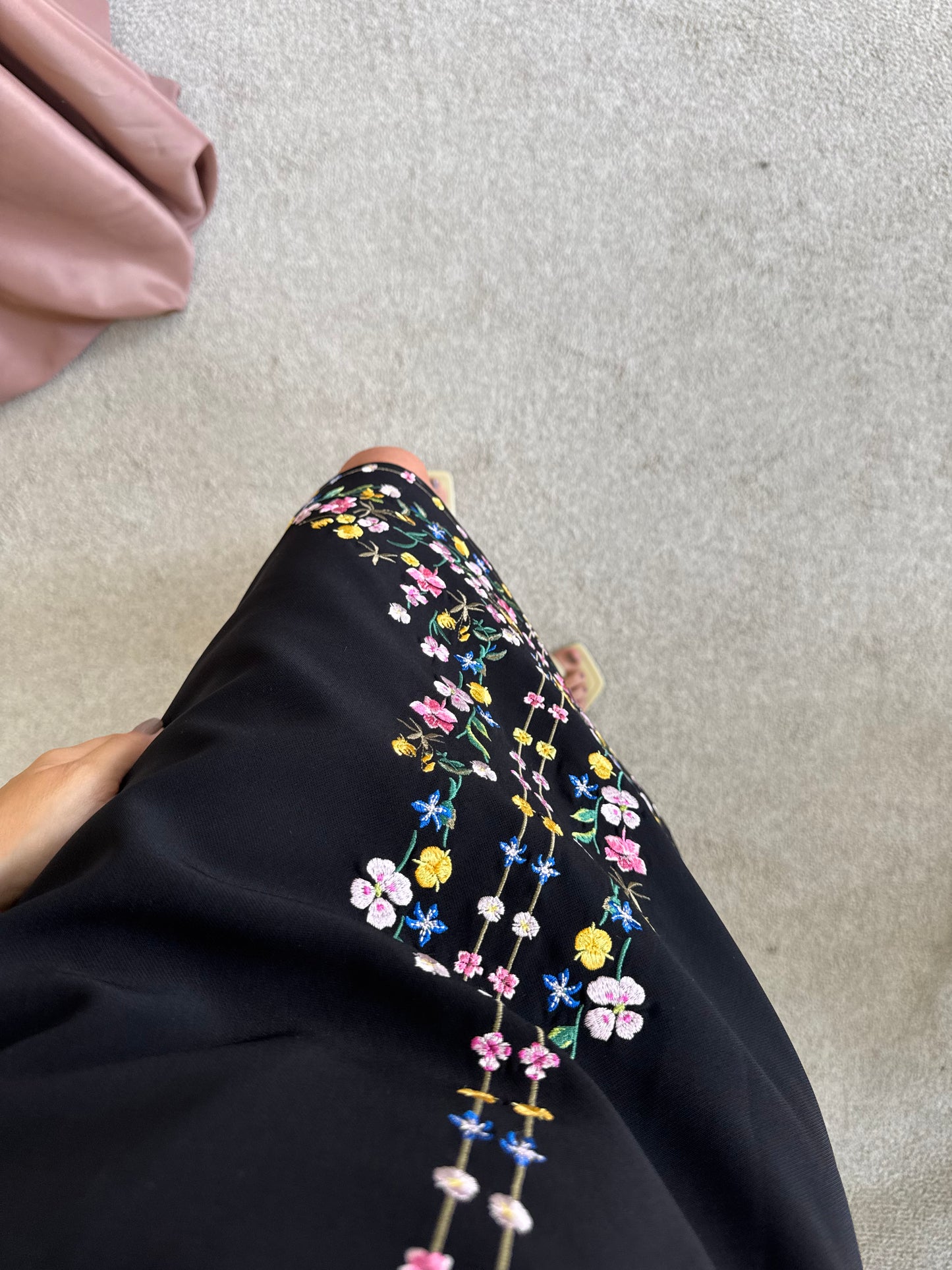 Rochie TED BAKER cu broderie 
(Mărimea S/M)