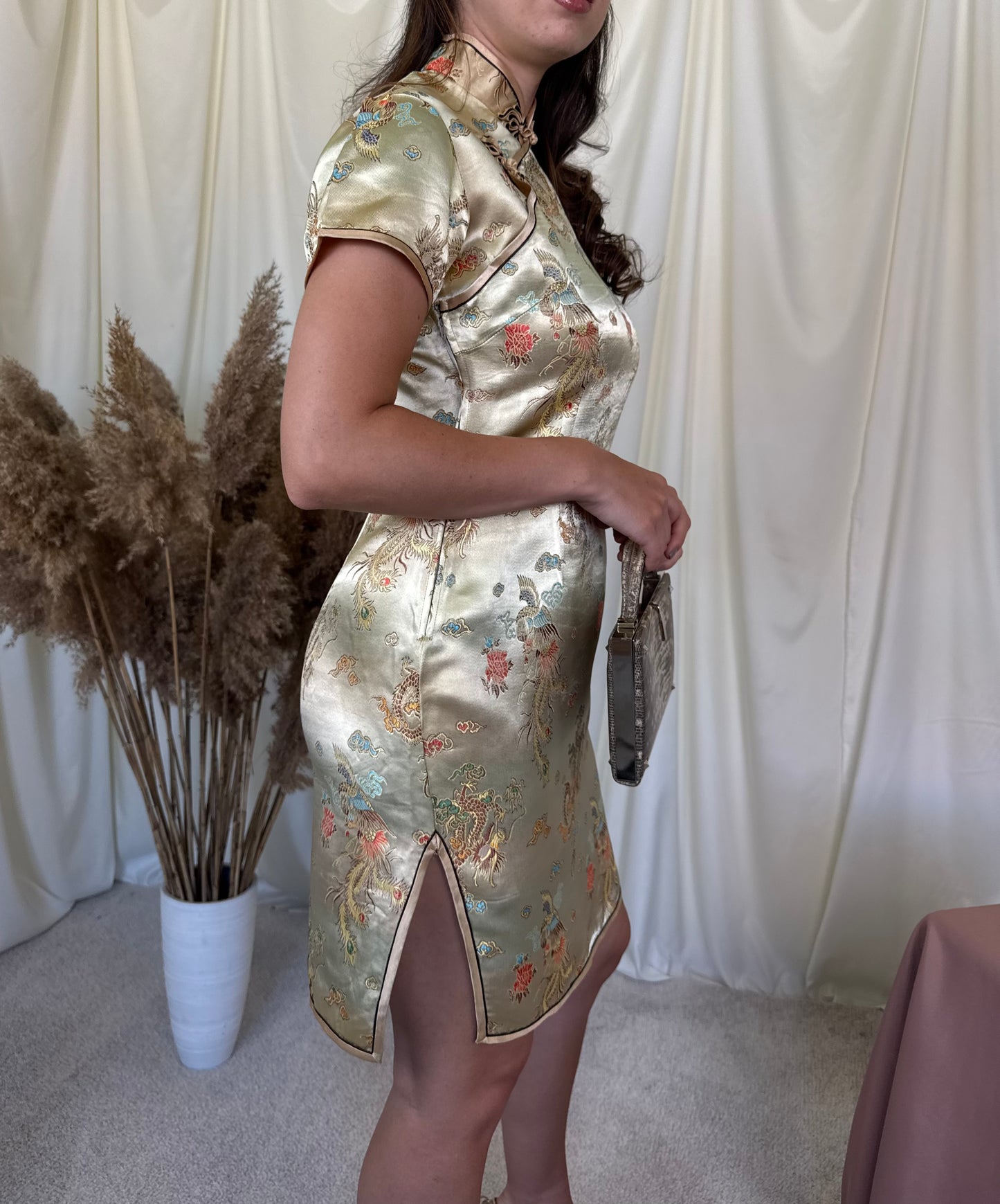 Rochie superbă asiatică cu print și șlițuri laterale (Mărimea S)
