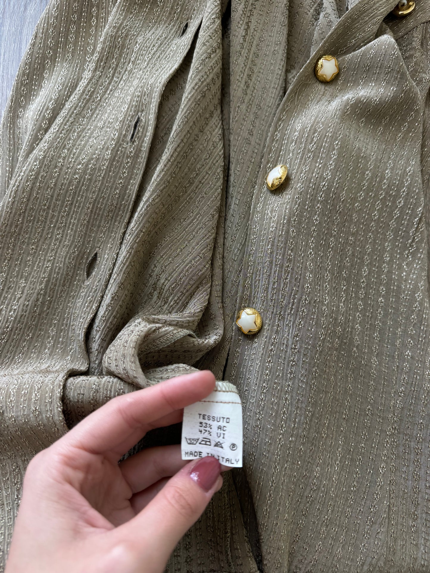Cămașă superbă cu nasturi tip bijuterie 
(Mărimea M)