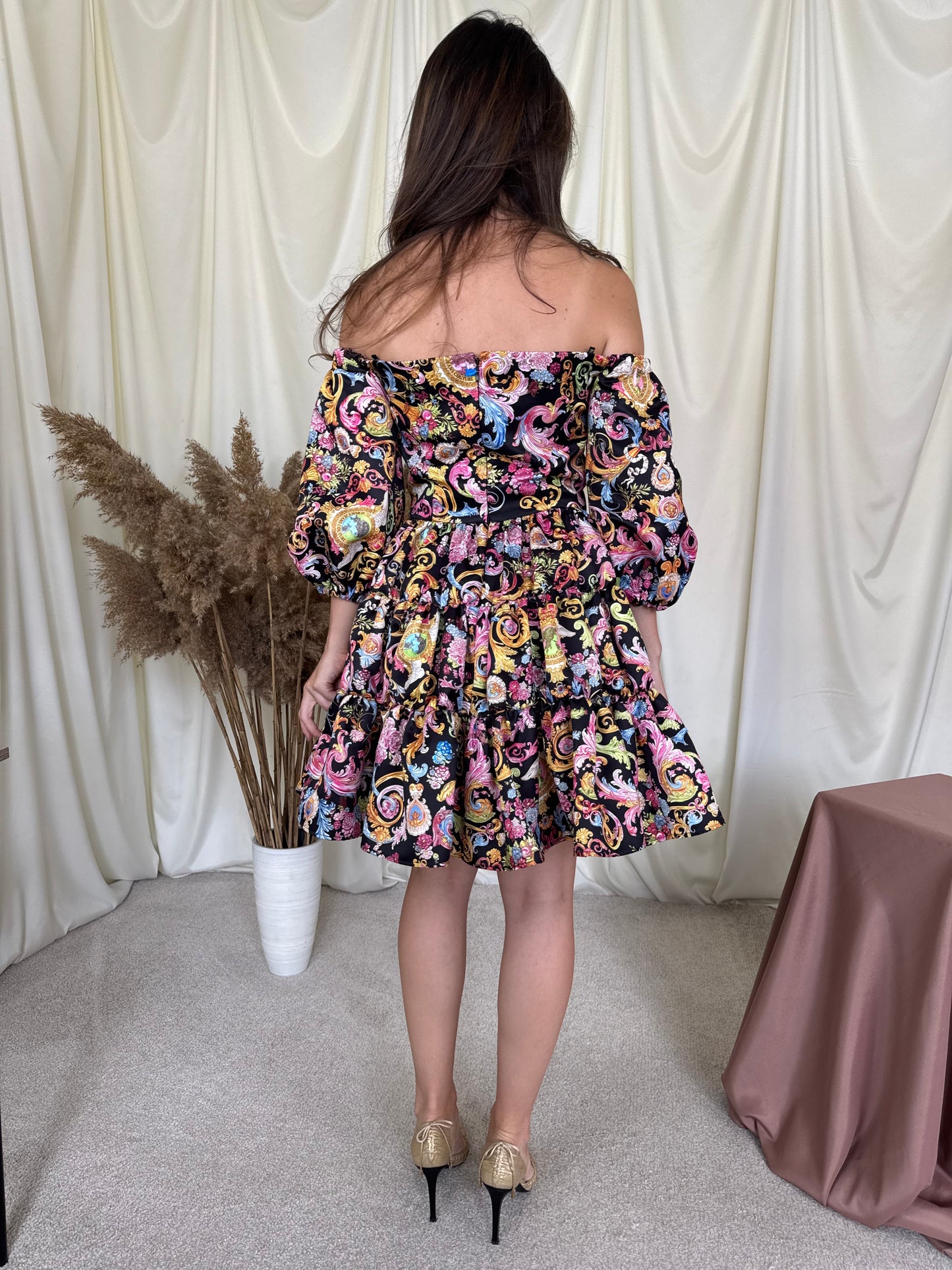 Rochie premium VERSACE cu print baroc inscripționat, nuanțe vibrante ( mărimea S-s/m)