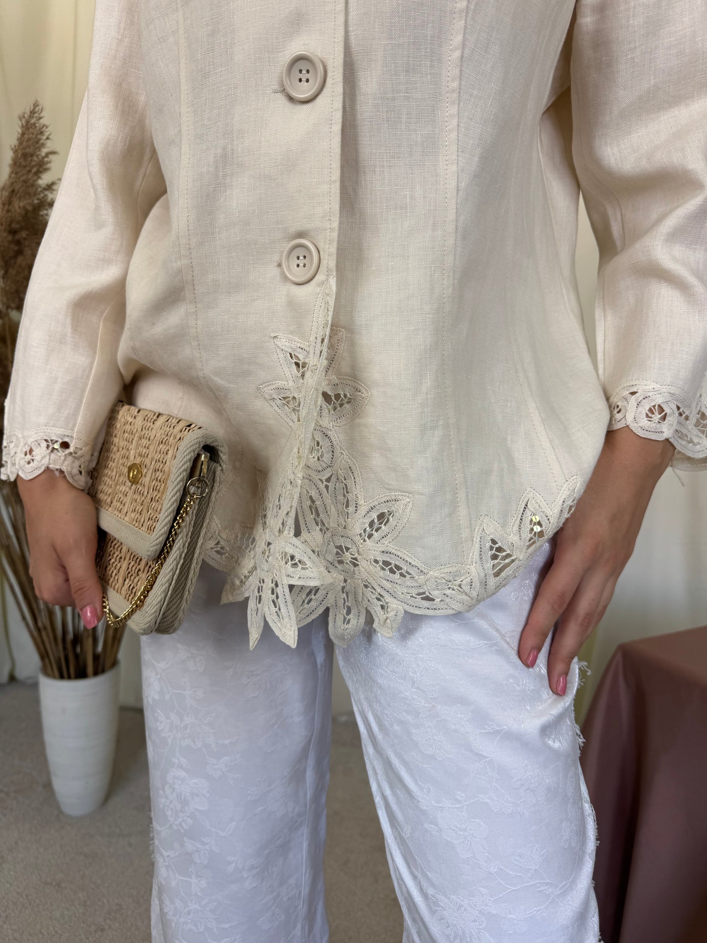 Sacou de vară din 100% in cu broderie superbă ( mărimea L)