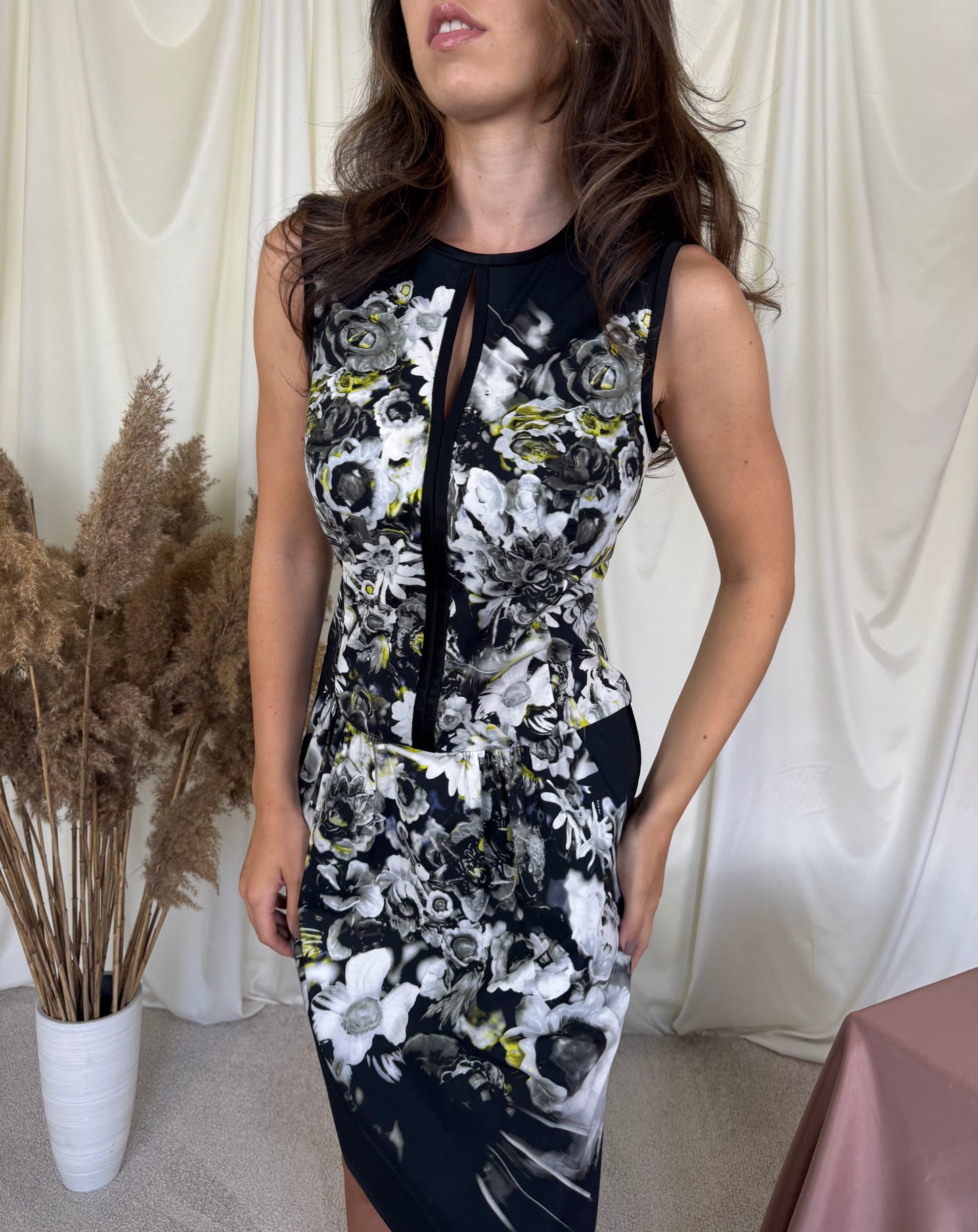 Rochie luxury PRADA din bumbac cu print floral și detalii satinate. Piesă statement în croială feminină ( mărimea S-M)