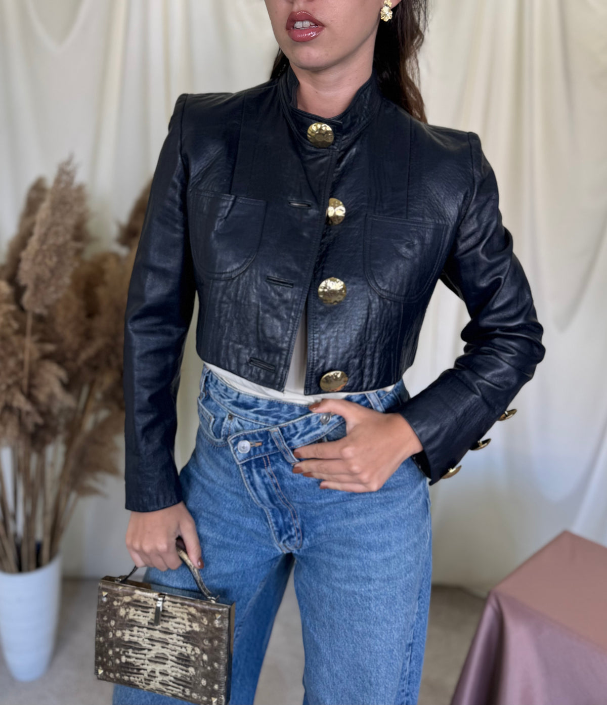 Jacheta vintage crop din piele naturală cu nasturi masivi aurii ( mărimea S)