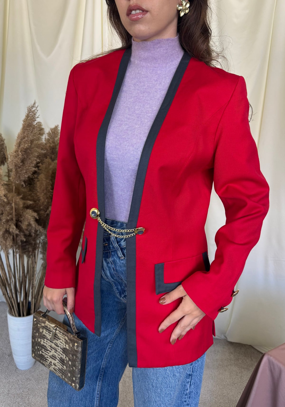 Sacou vintage superb din stofă de 100% lână cu detalii aurii ( mărimea M)