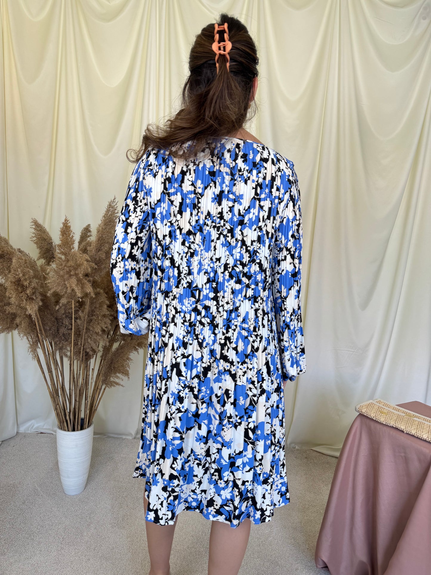 Rochie Hugo Boss cu print floral și mâneci ample (mărimea S/M)