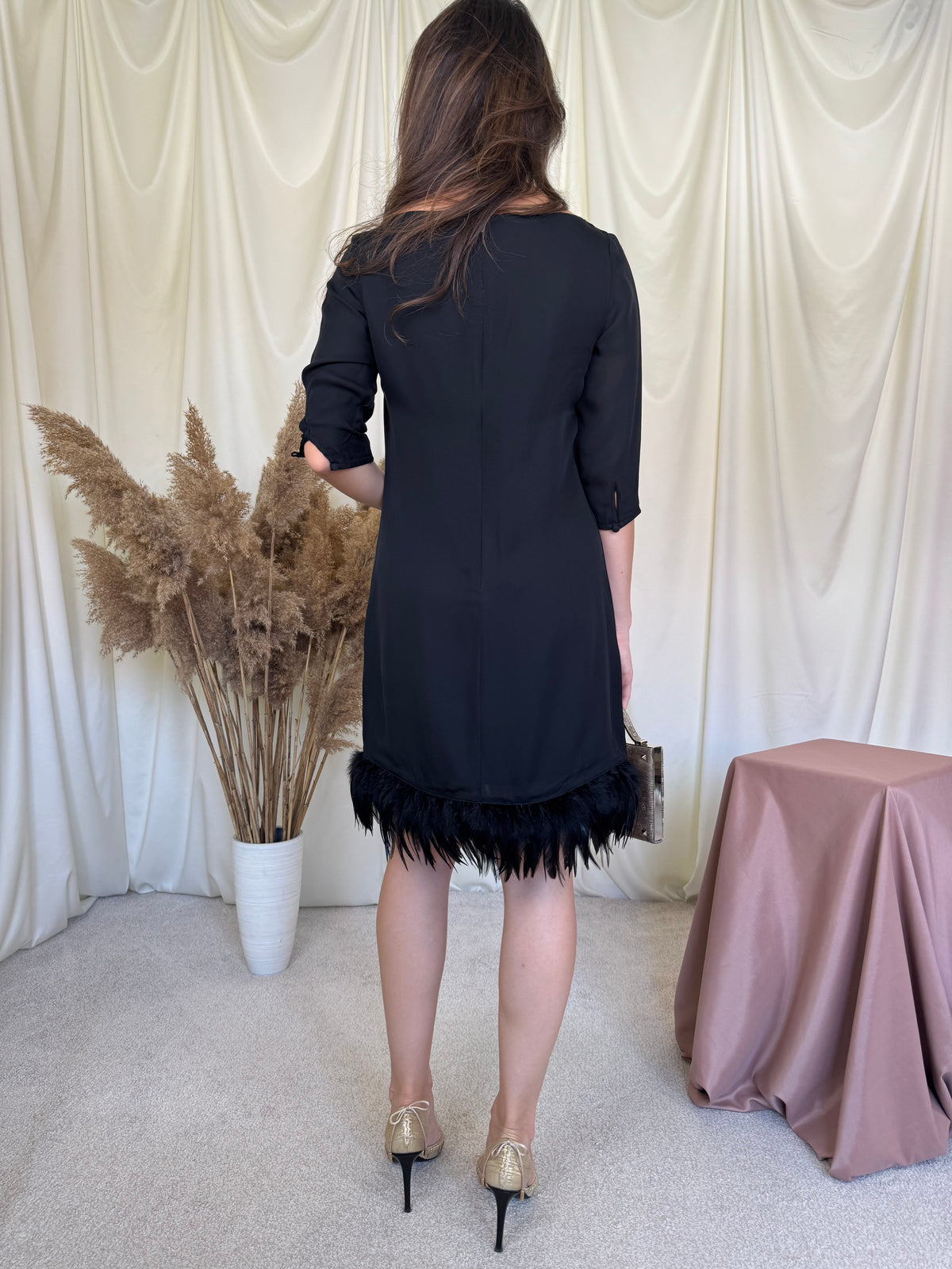 Rochie luxury de ocazie VALENTINO din 100% mătase naturală cu pene naturale, must în garderobă ( mărimea S)