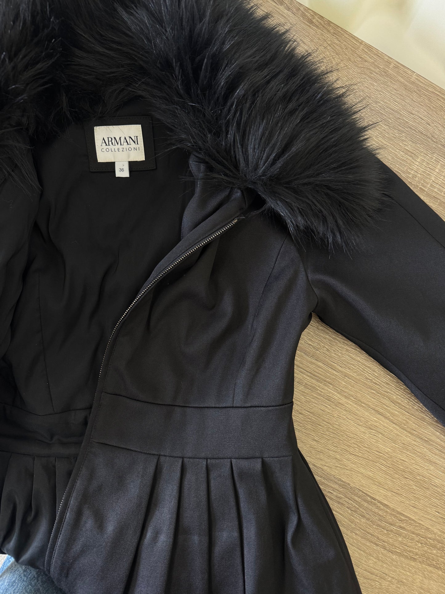 (BACK IN STOCK) Jacheta Armani XS ( mică urmă)