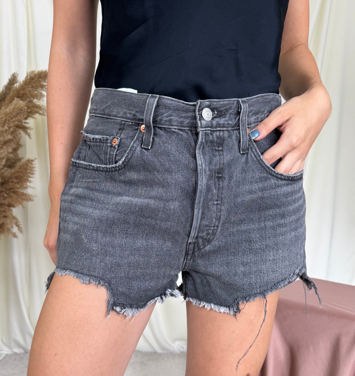 Levi’s 501 Gri cu rupturi cool ( mărimea M)