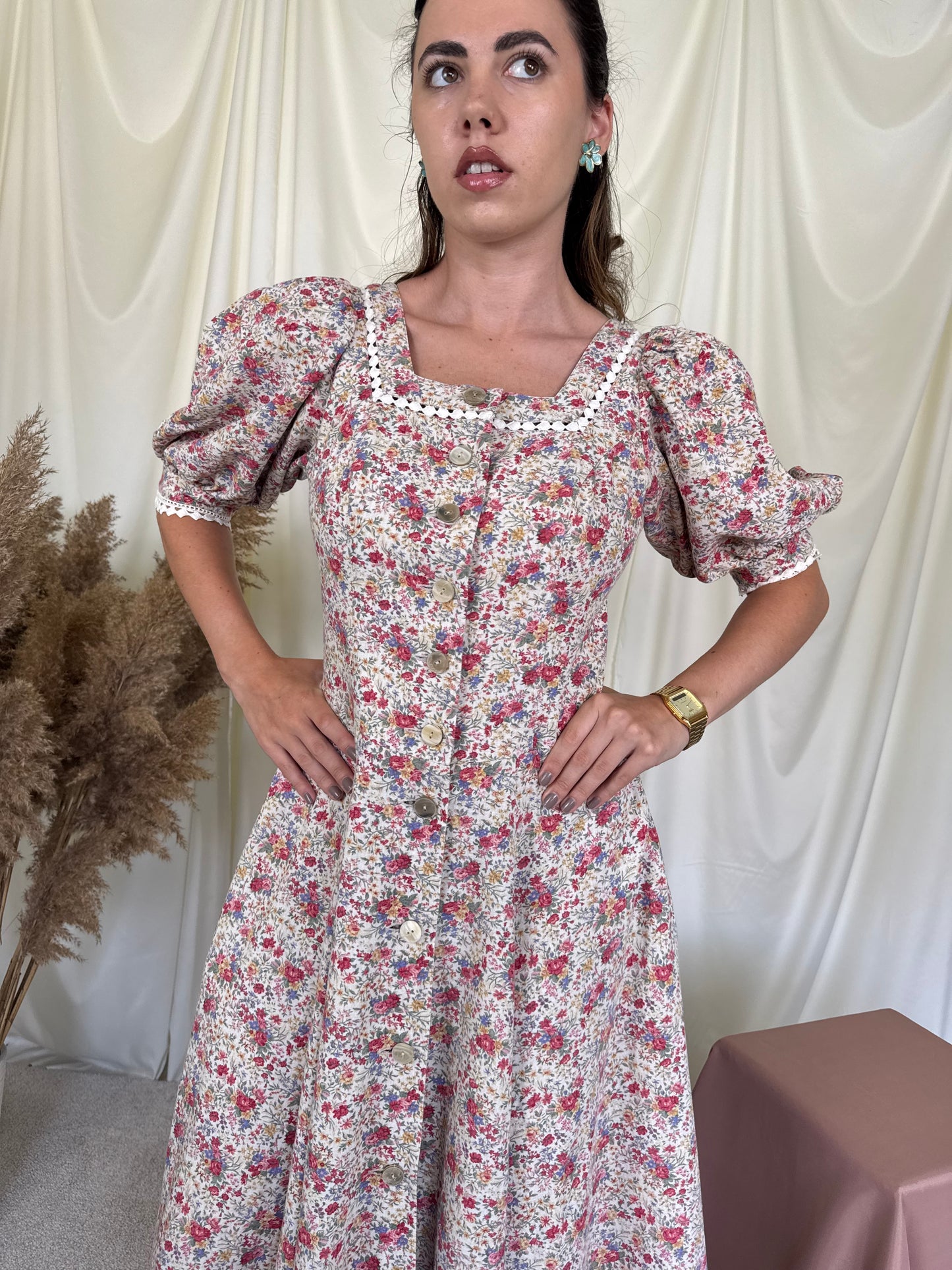 Rochie vintage cu print floral din bumbac și in, talie cambrata 
(Mărimea S)