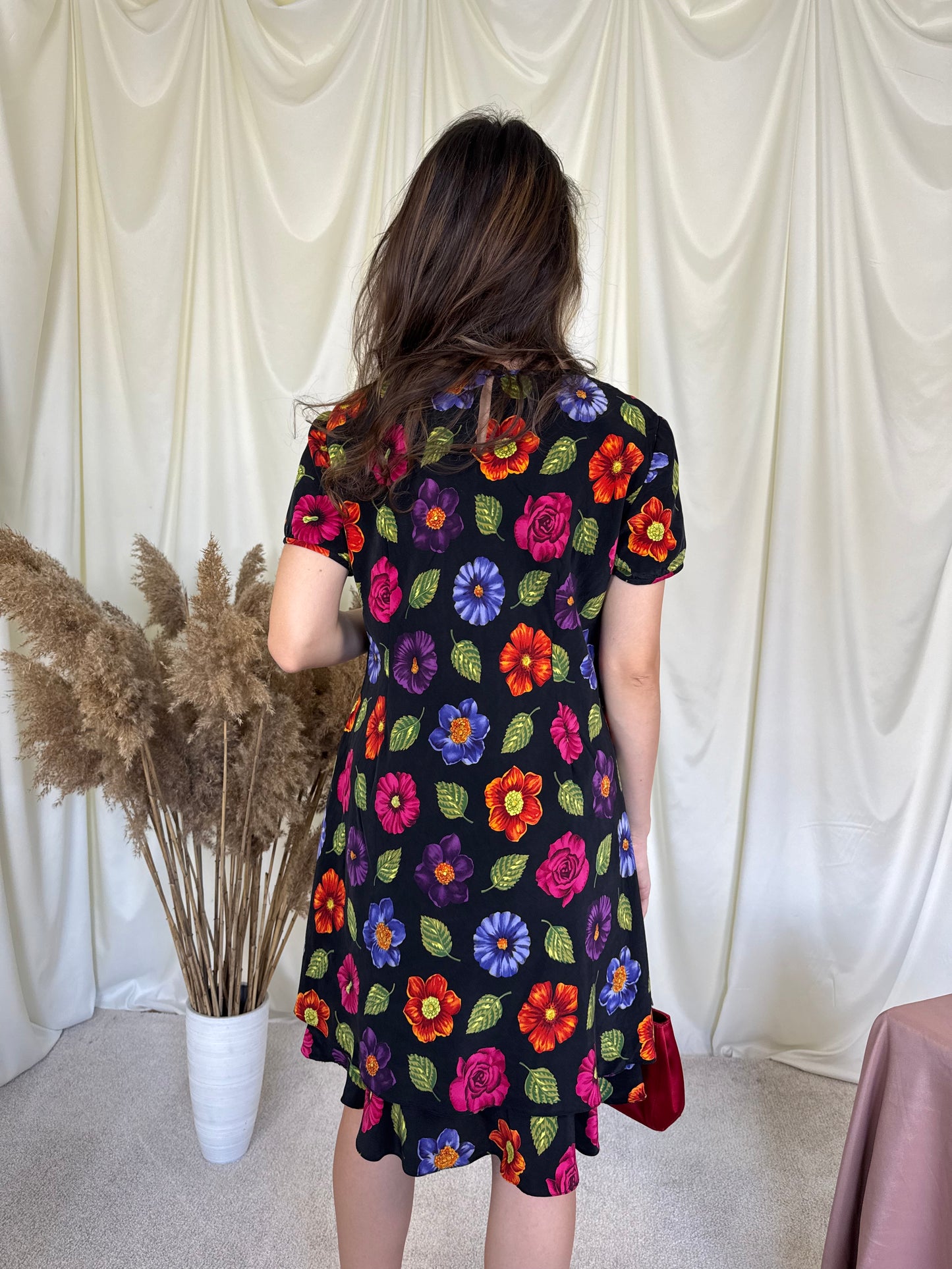 Rochie vintage din 100% matase naturala cu print floral
(Mărimea M)