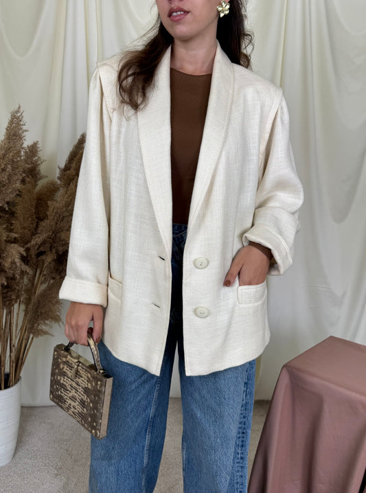 Sacou vintage din stofă de lână ivory într-un croi superb cu umerii marcați ( mărimea L)