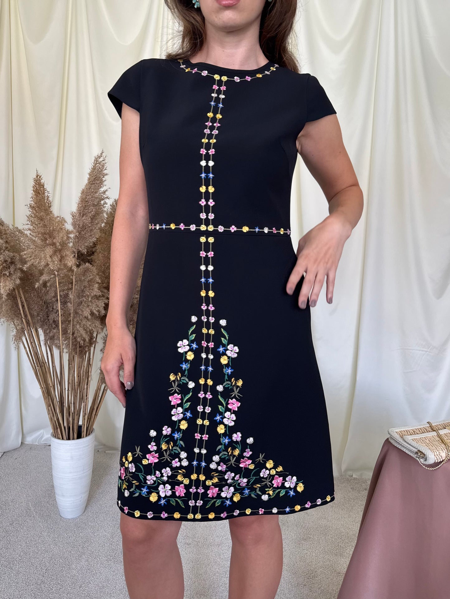 Rochie TED BAKER cu broderie 
(Mărimea S/M)