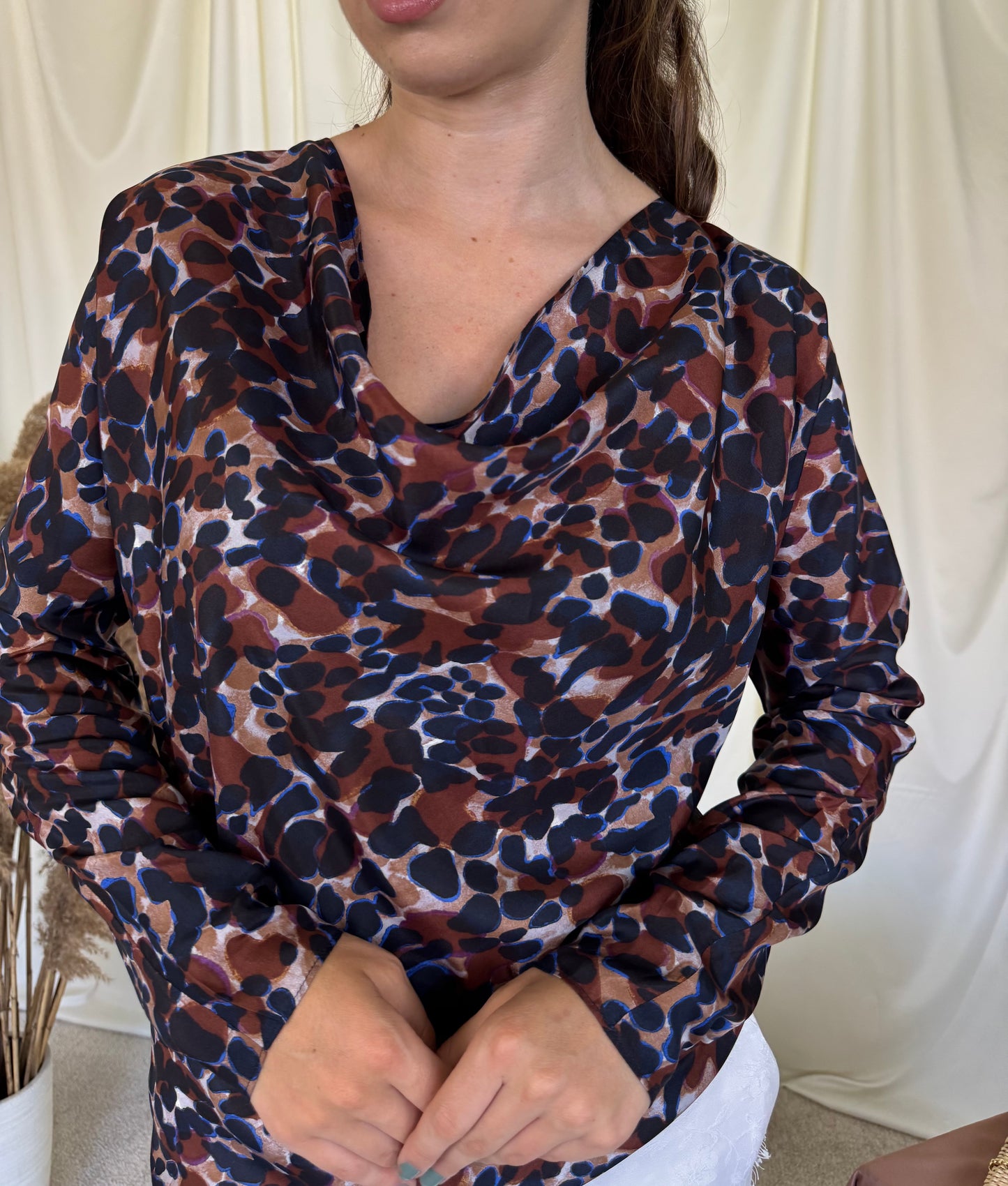 Camasa/ bluză din 100% matase naturala cu print Hugo Boss ( mărimea S/M)