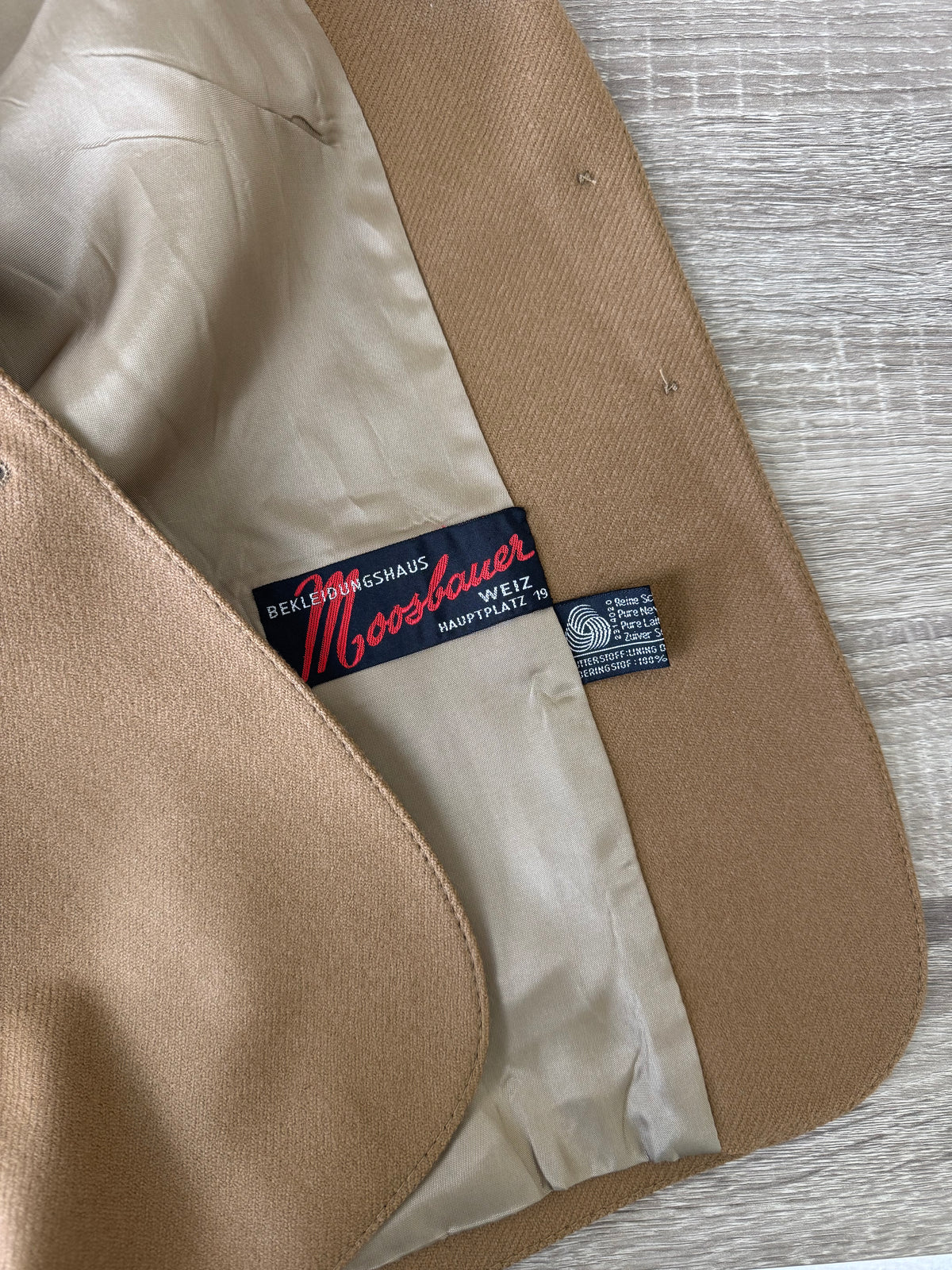 Sacou vintage superb din stofă de 100% lână calitativă ( mărimea S/M)